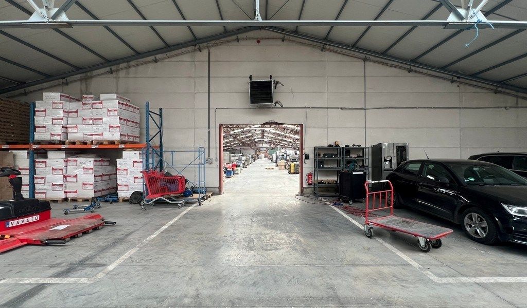 Recent bedrijfsgebouw met prachtige kantoren te huur in Lokeren foto 23