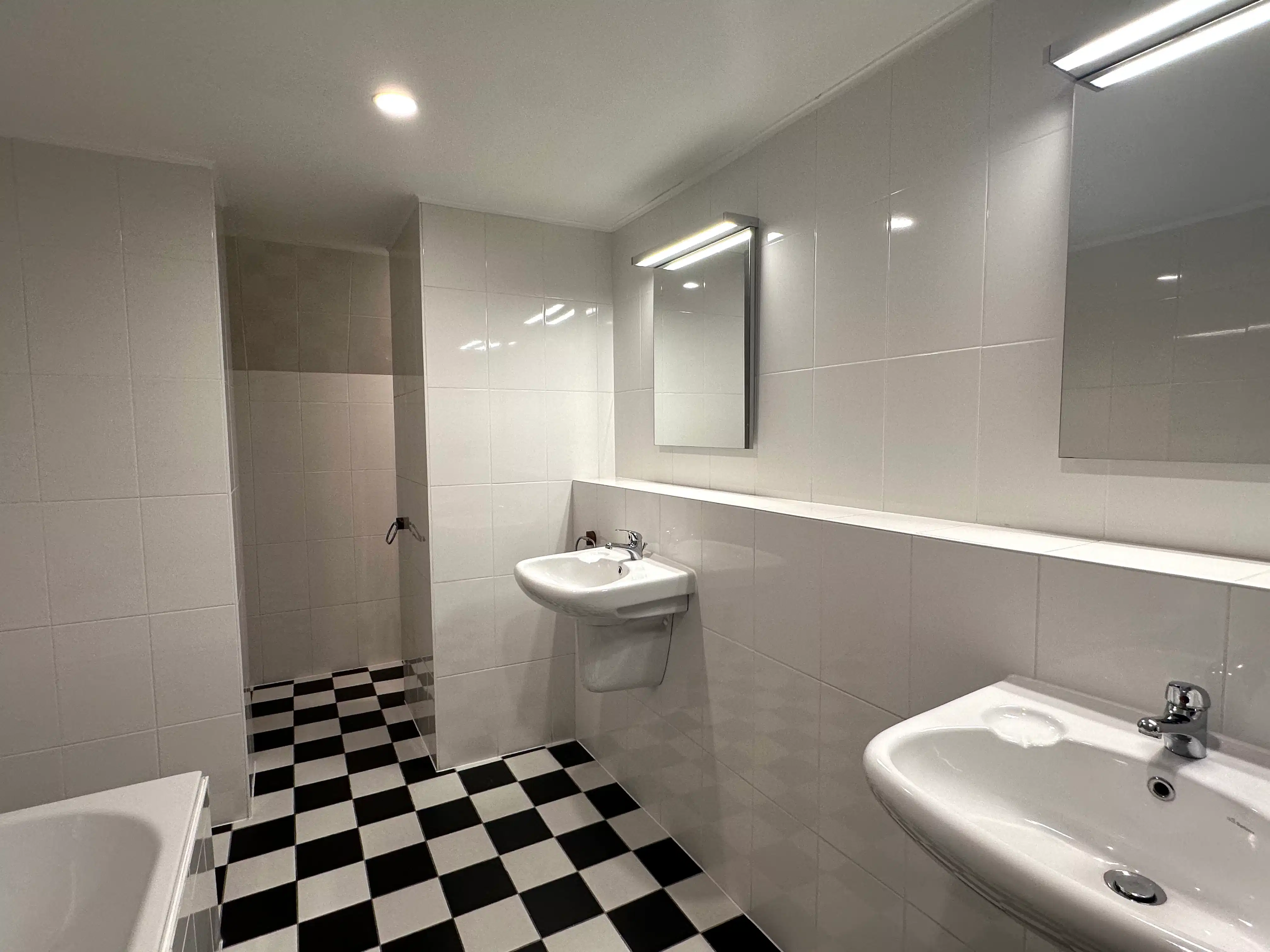 RUIME GEZINSWONING MET 5+ SLPKS TE HUUR foto 13