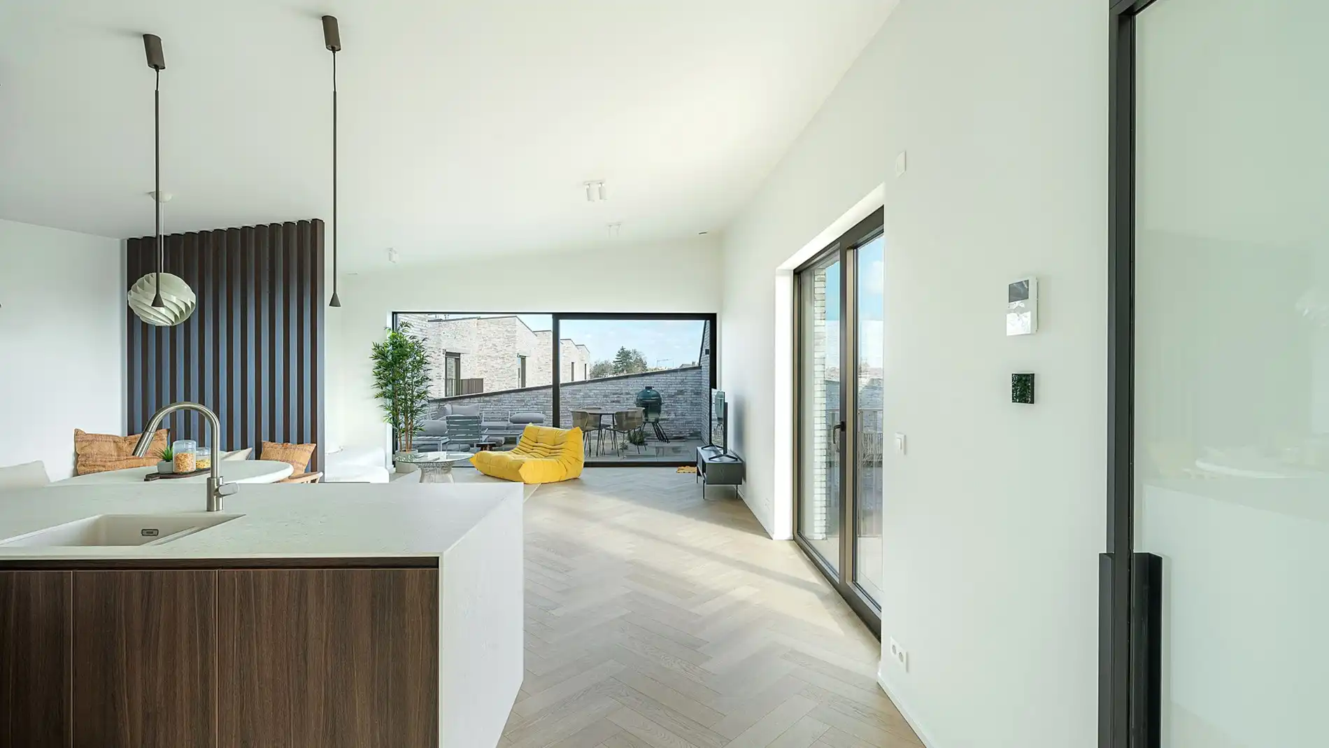 Exclusief verblijf met lift, terrassen en uitzonderlijke volumes in een groene-autovrije verkaveling te Knokke. foto 8