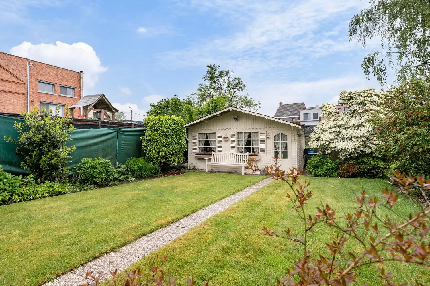 Charmante gezinswoning met 3 slaapkamers, veranda en tuin. foto 23