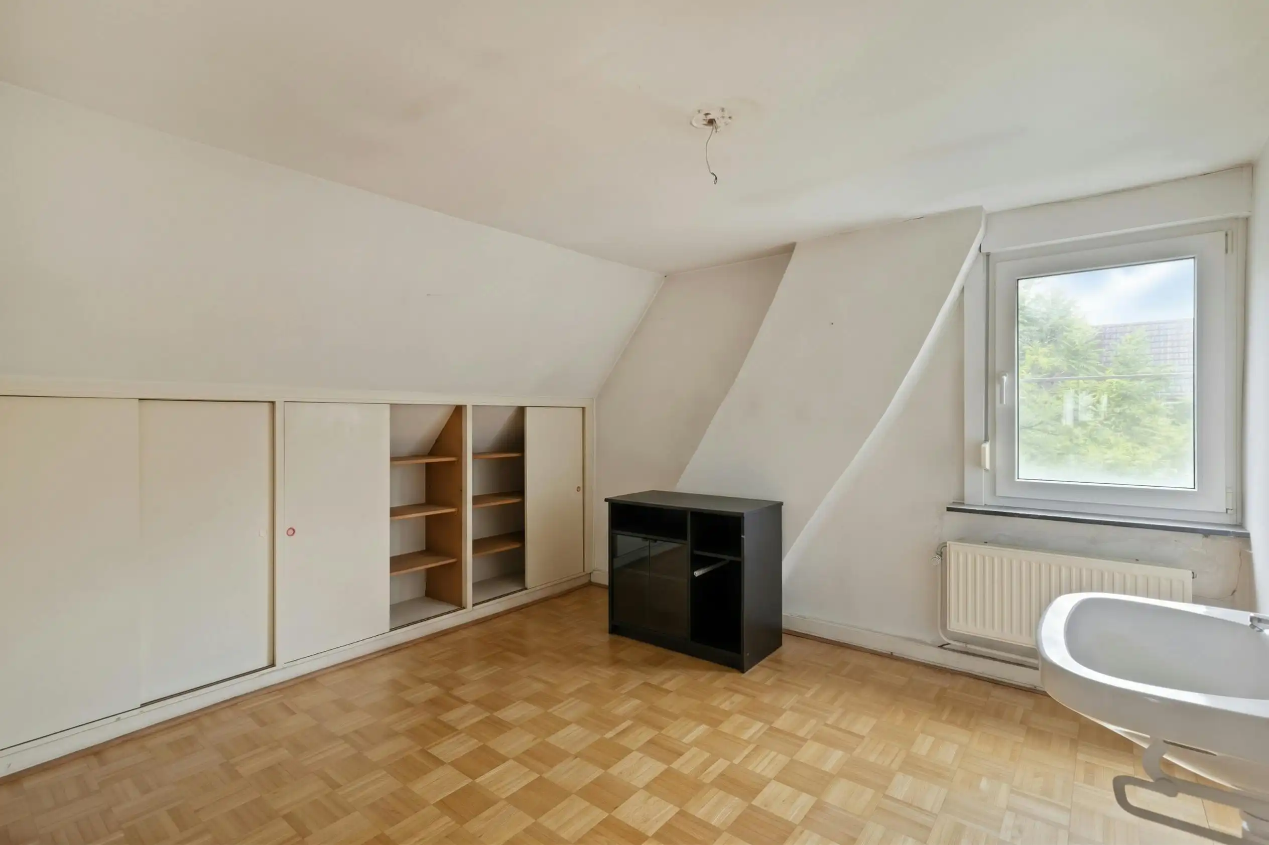 Ruime woning  (9 slaapkamers) op een perceel van 1.608 m². foto 17