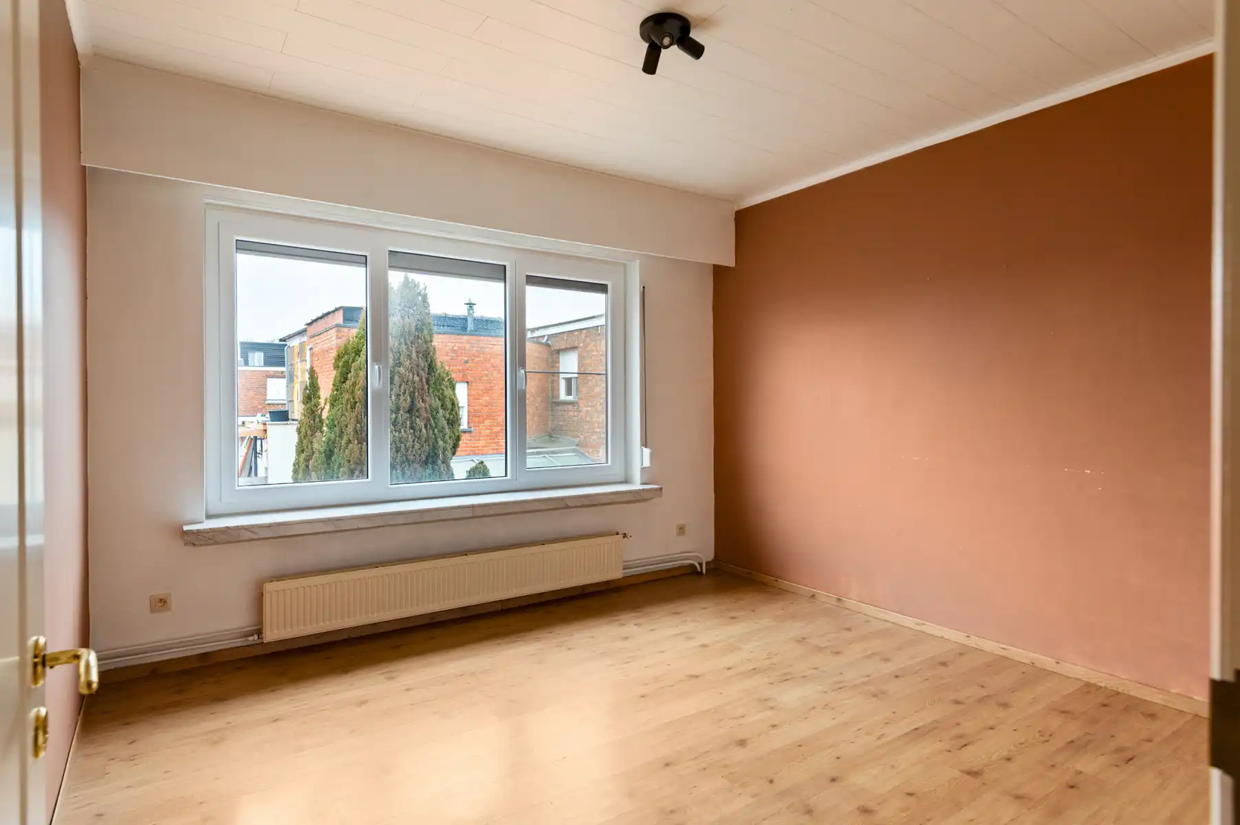 Gelijkvloers handelsruimte met koer én woonst op verdieping foto 22