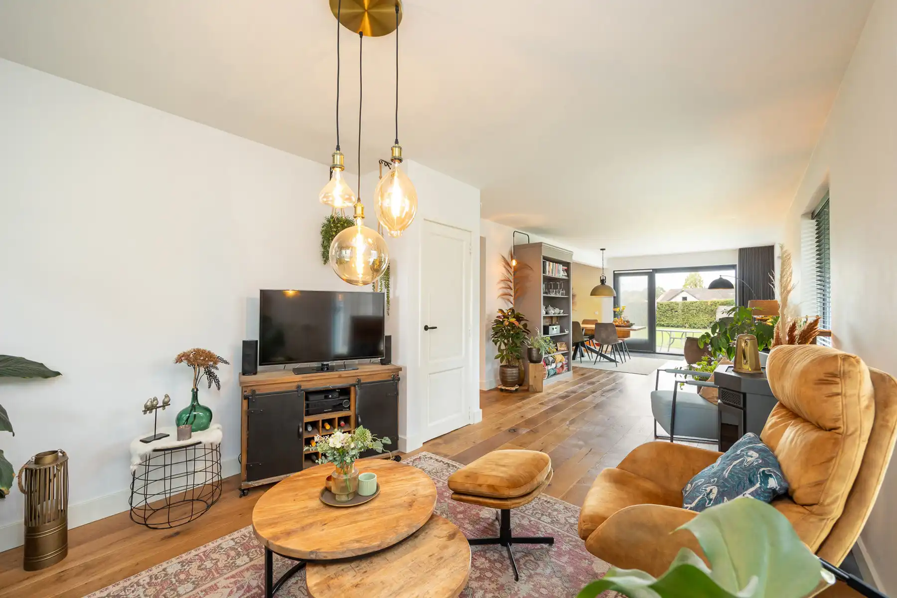 Gerenoveerde gezinswoning met zonrijke tuin op ca 1.081 m². foto 11