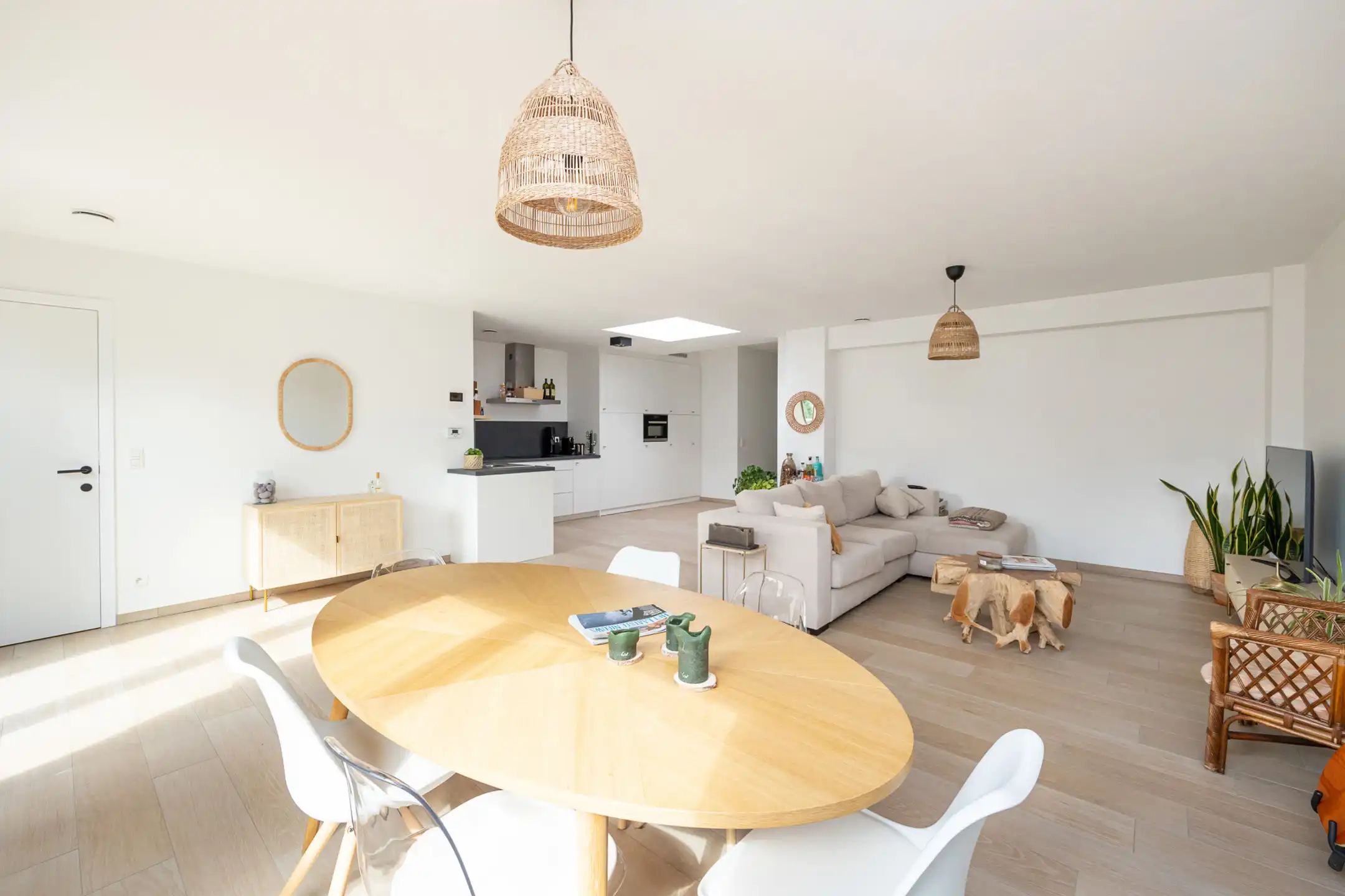 Luxueus gelijkvloers appartement met tuin en garage te huur in het centrum van Westmalle! foto 4