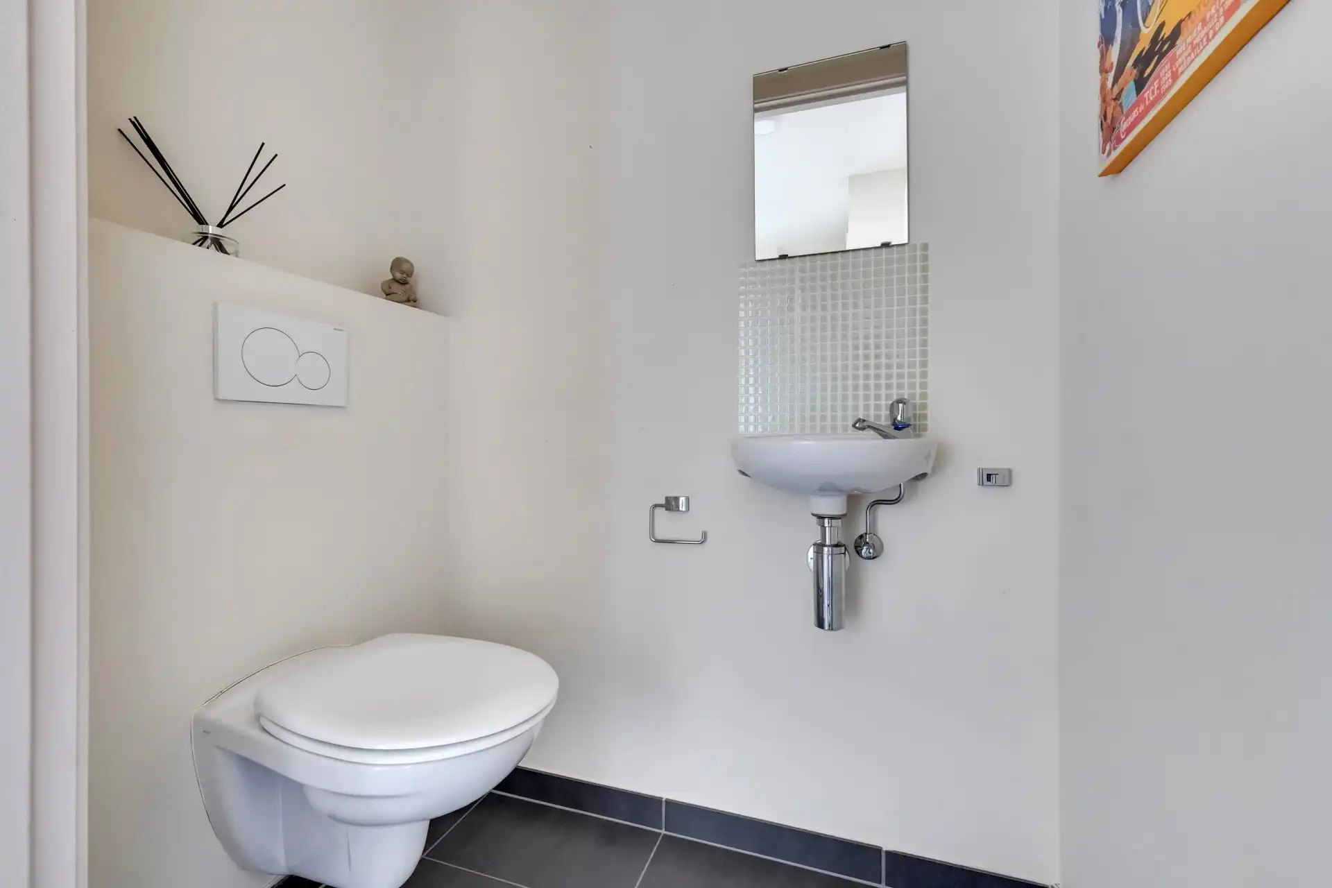 Instapklaar appartement met terras aan centrum Bilzen foto 15