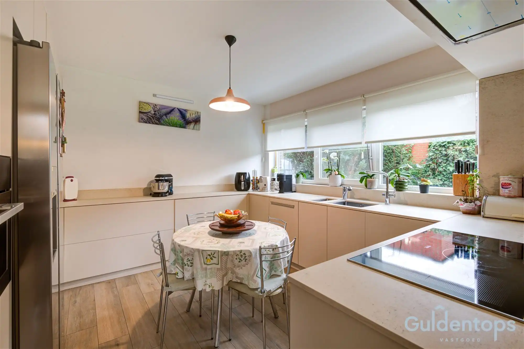 Knappe villa op exceptioneel perceel in gegeerde wijk foto 4
