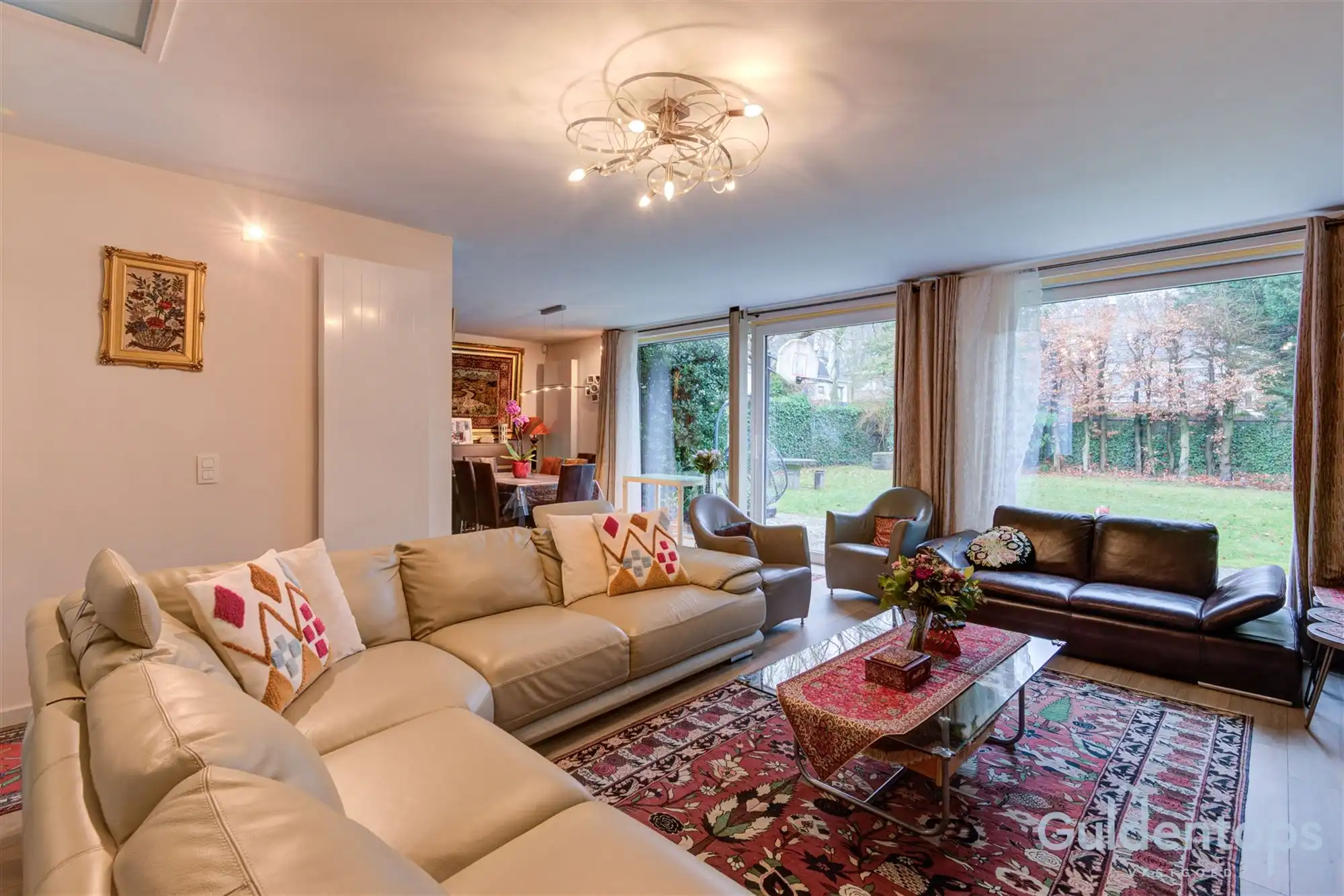 Knappe villa op exceptioneel perceel in gegeerde wijk foto 4