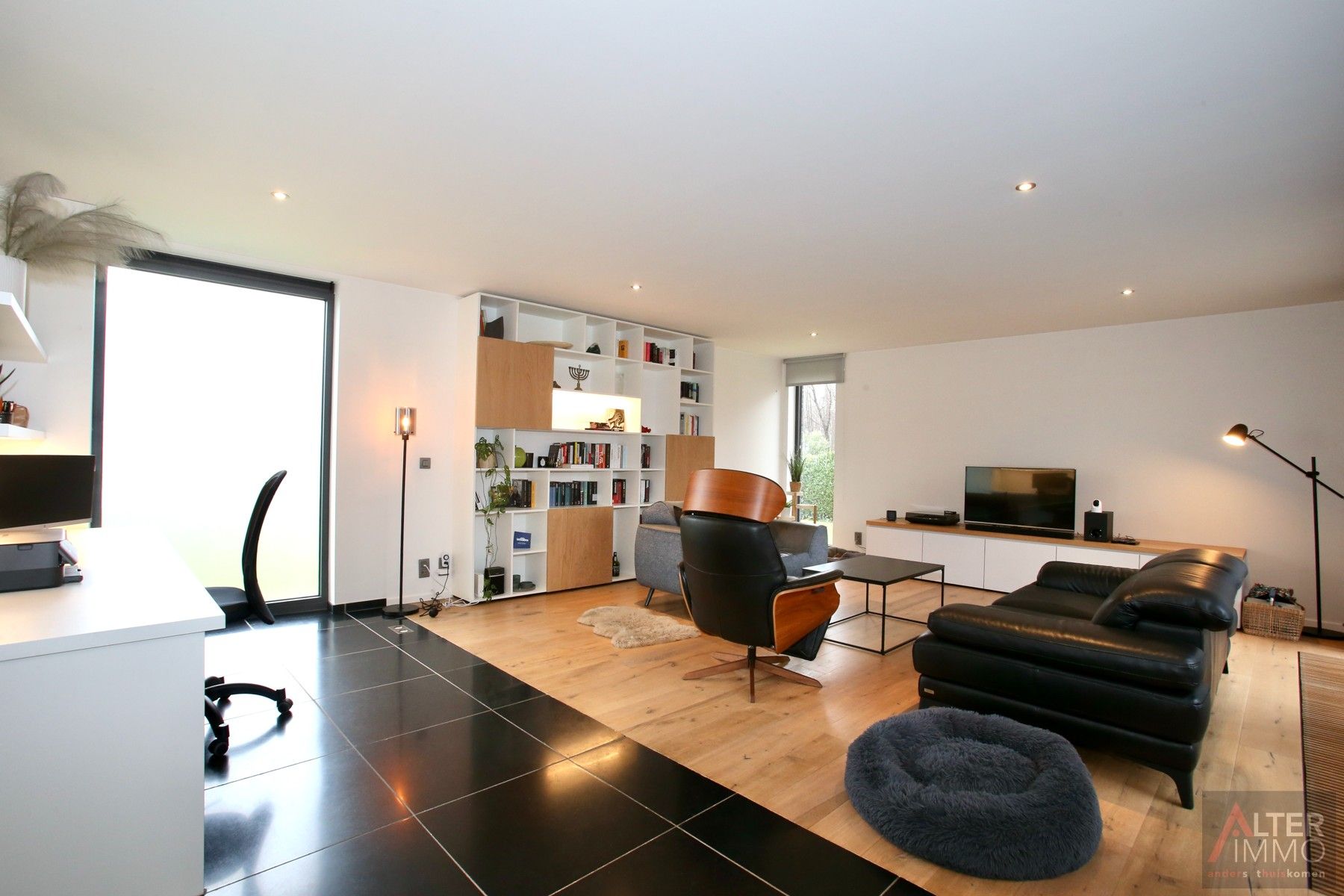 VERKOCHT! Instapklaar, gerenoveerd landhuis (205m2 NBO) met 3 slaapkamers, inpandige garage, zonnepanelen en een uitstekend EPC op een perceel van 8a 16ca - uitstekende ligging vlakbij Zolder centrum. foto 7
