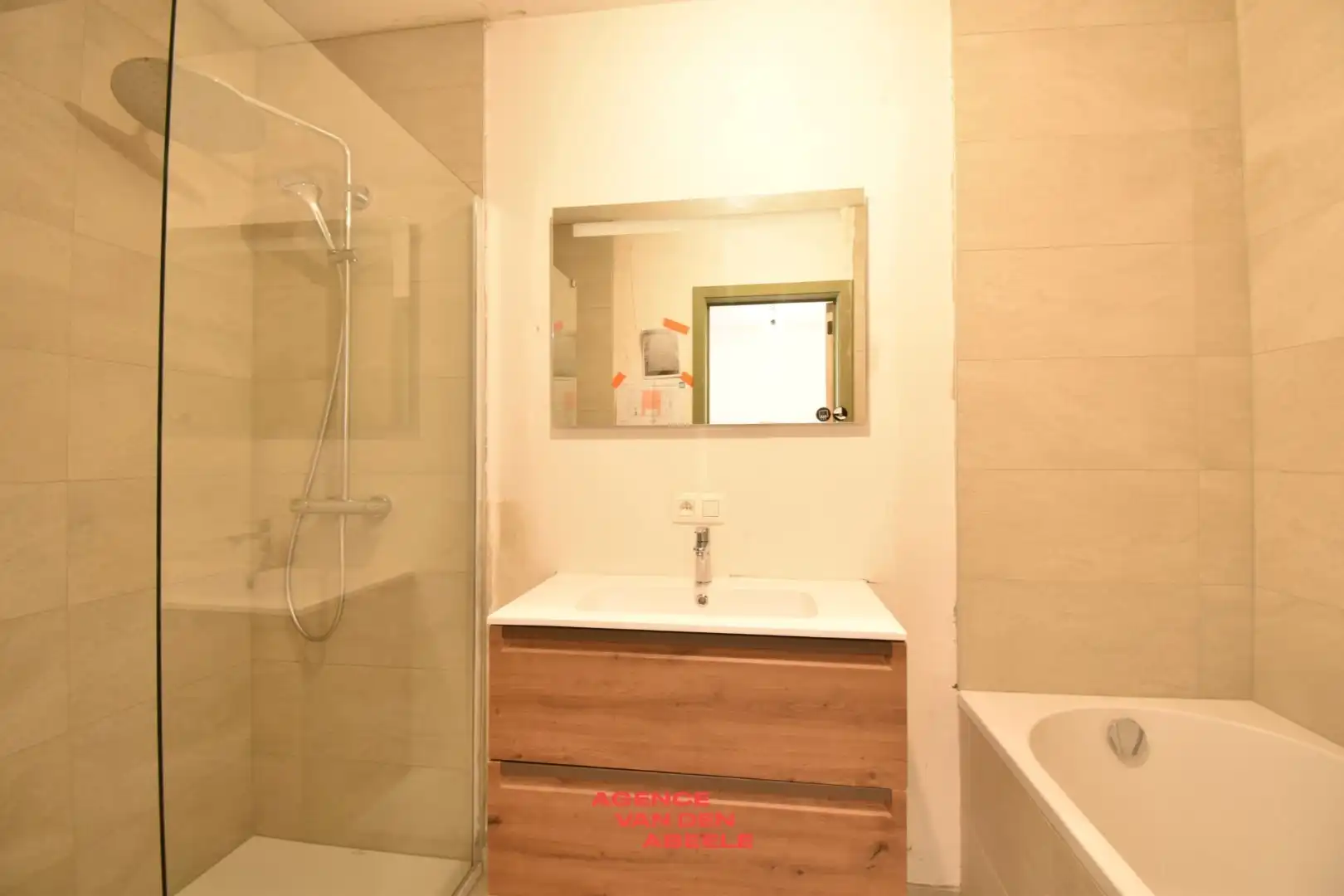 Lichtrijk nieuwbouwappartement met 2 slaapkamers en terras foto 12