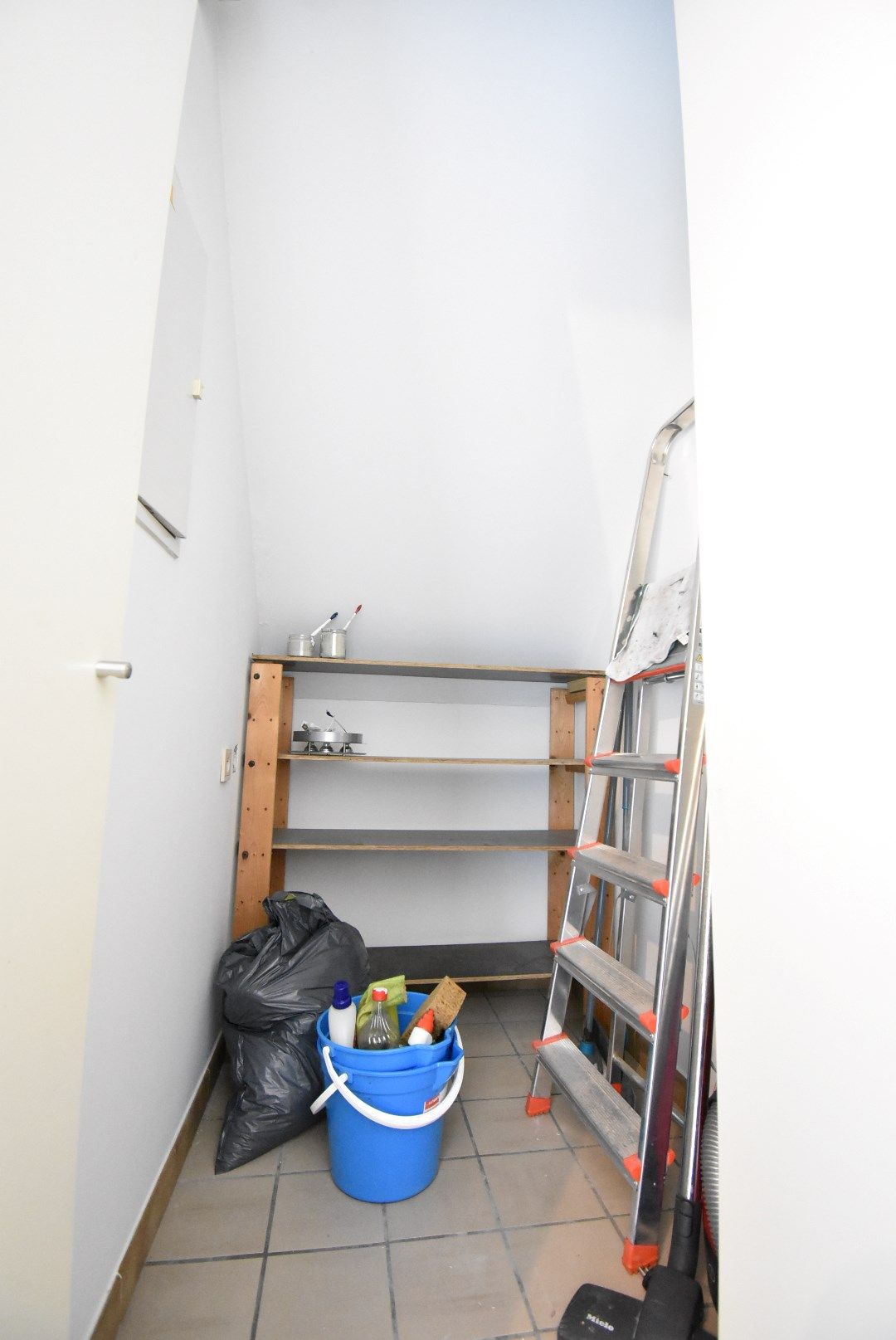 Gezellig duplex-appartementje met 1 slaapkamer nabij centrum van Bilzen foto 6