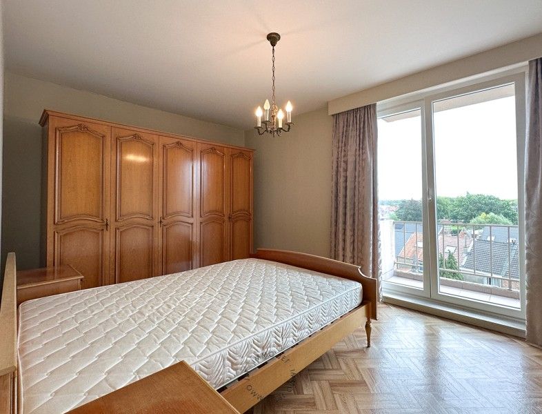 Instapklaar appartement met twee slaapkamers, terras en optionele garagebox in Sint-Niklaas foto 9
