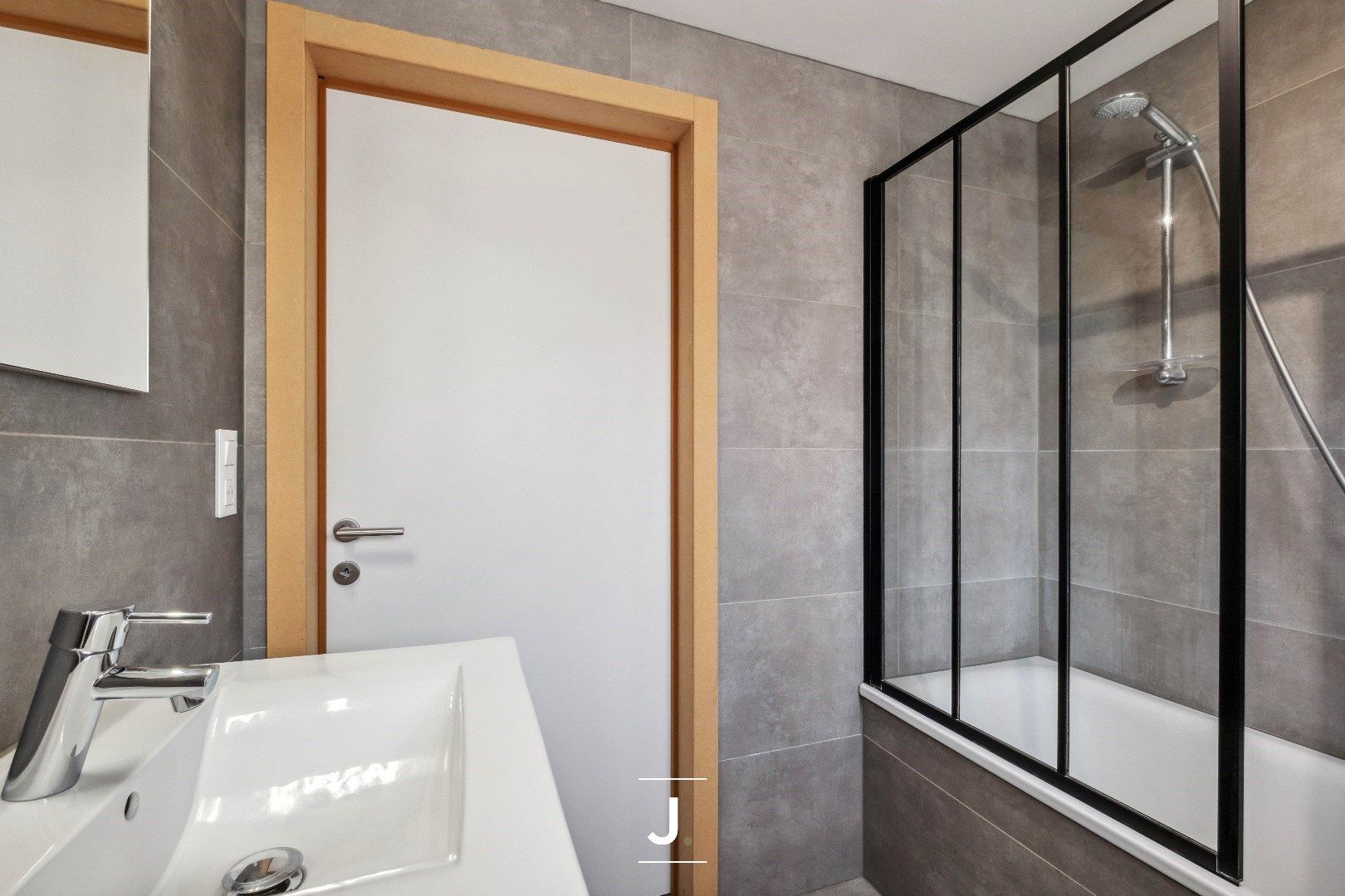 Instapklare gezinswoning met vier slaapkamers, zonnige tuin, grote garage en tal van extra’s – volledig gerenoveerd in 2019 foto 17
