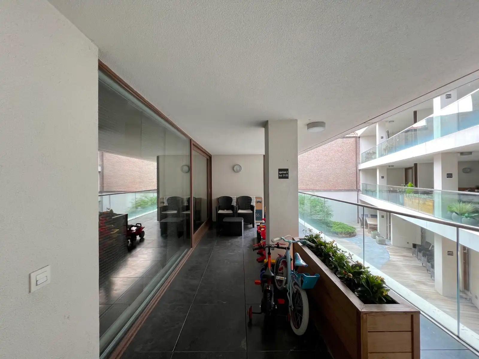 Modern appartement met 2 slpks, terras en autostaanplaats foto 13