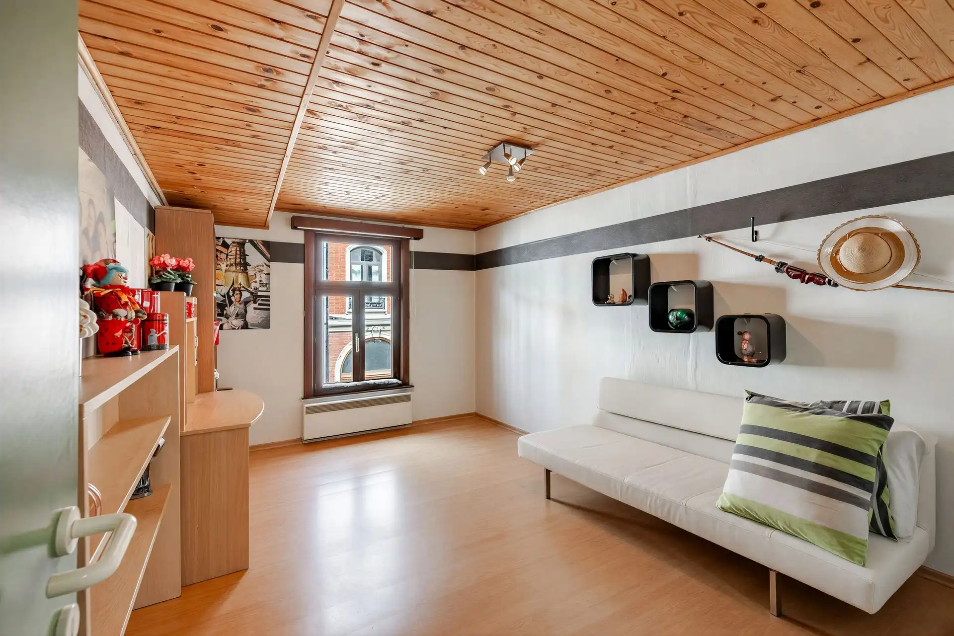 Karaktervolle woning met handelsruimte en zonnige tuin foto 12