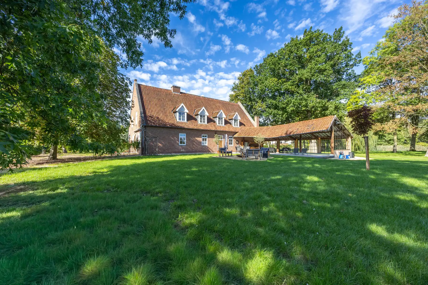 Karaktervol landhuis op een groen domein van ca. 3 ha foto 22