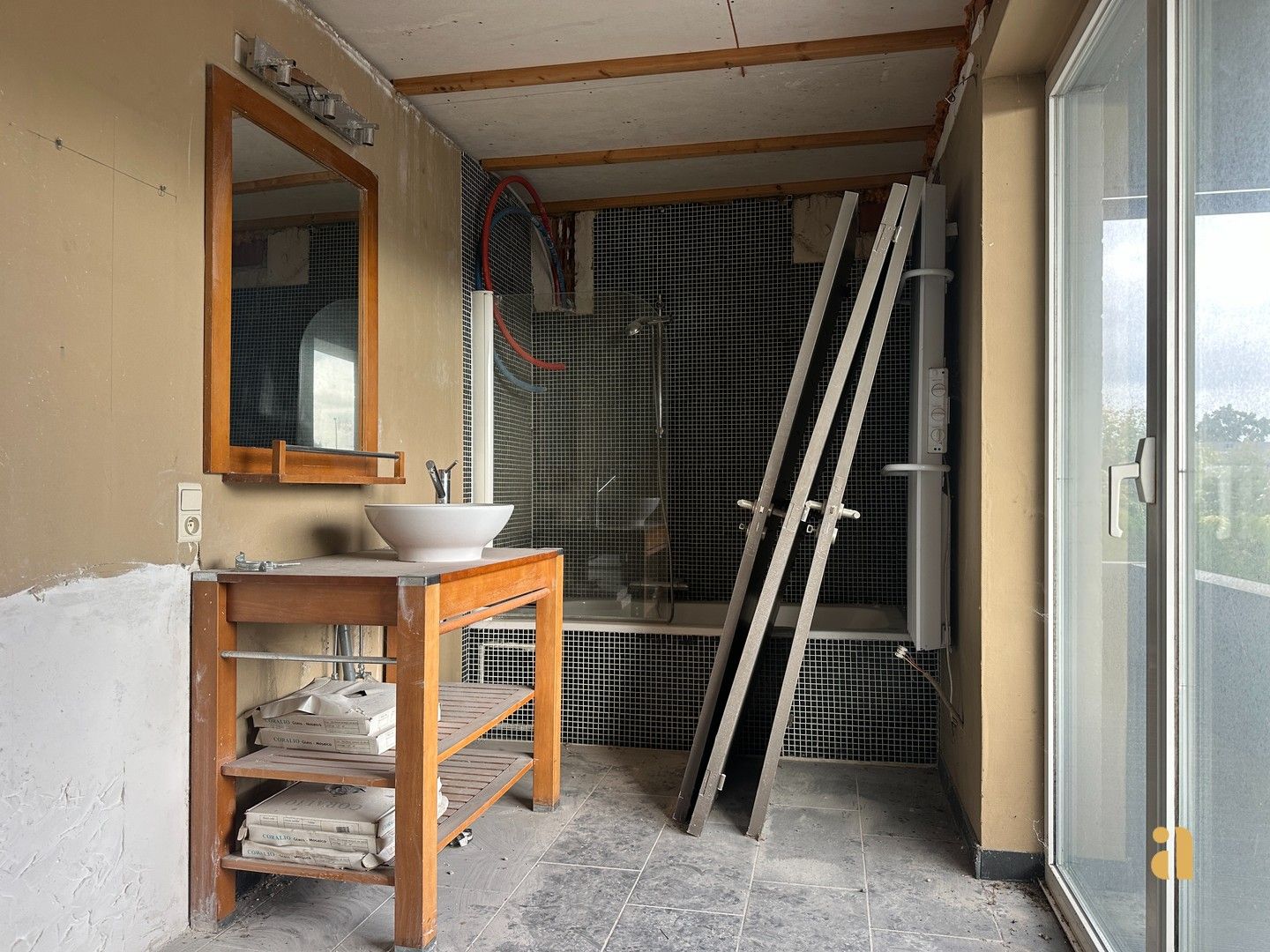 Creëer uw eigen thuis in dit lichtrijke casco appartement foto 11