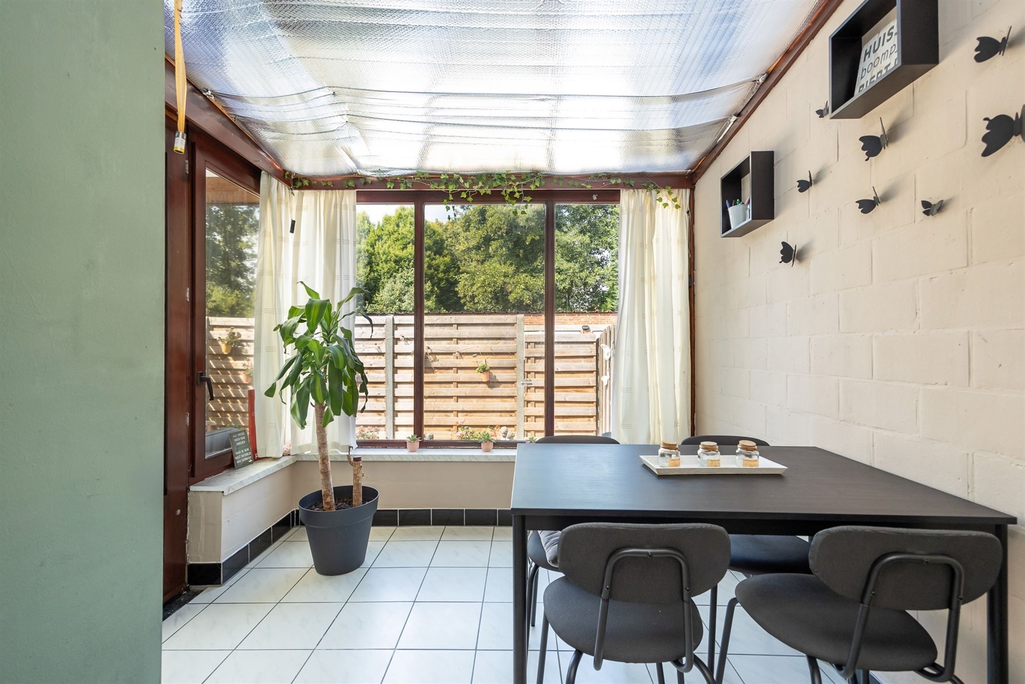 Gelijkvloersappartement met stadskoer en garagebox foto 19