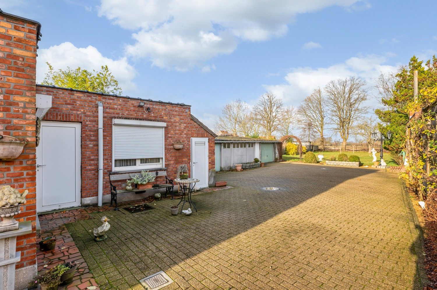 Goed onderhouden woning met tuin. foto 22