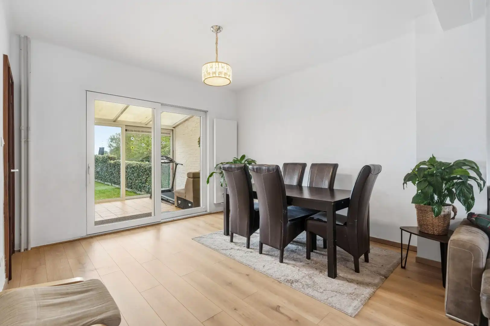 Instapklare rijwoning in een rustige straat te Tienen foto 9