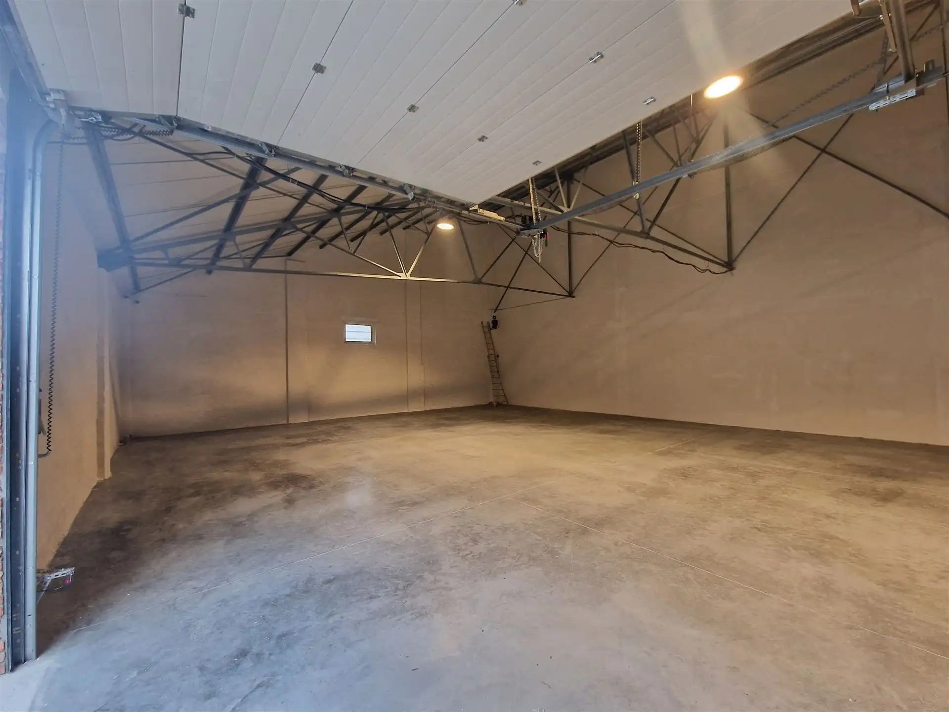 MULTIFUNCTIONEEL MAGAZIJN TE KOOP foto 4