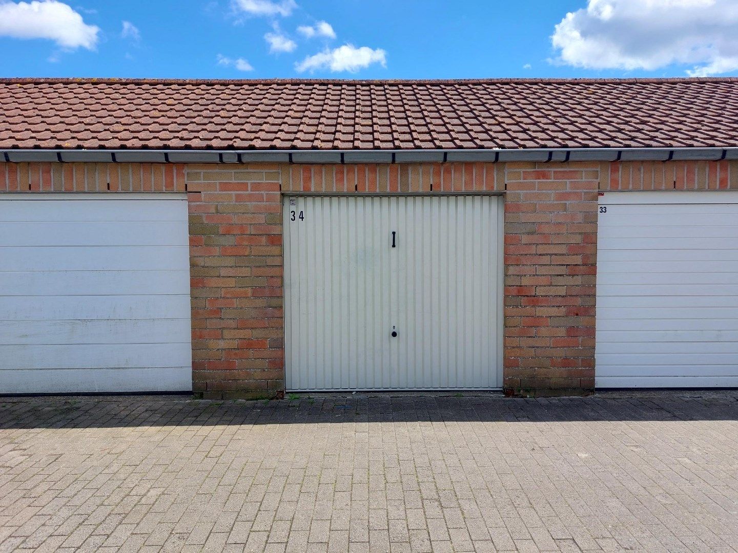 Garagebox foto {{pictureIndex}}