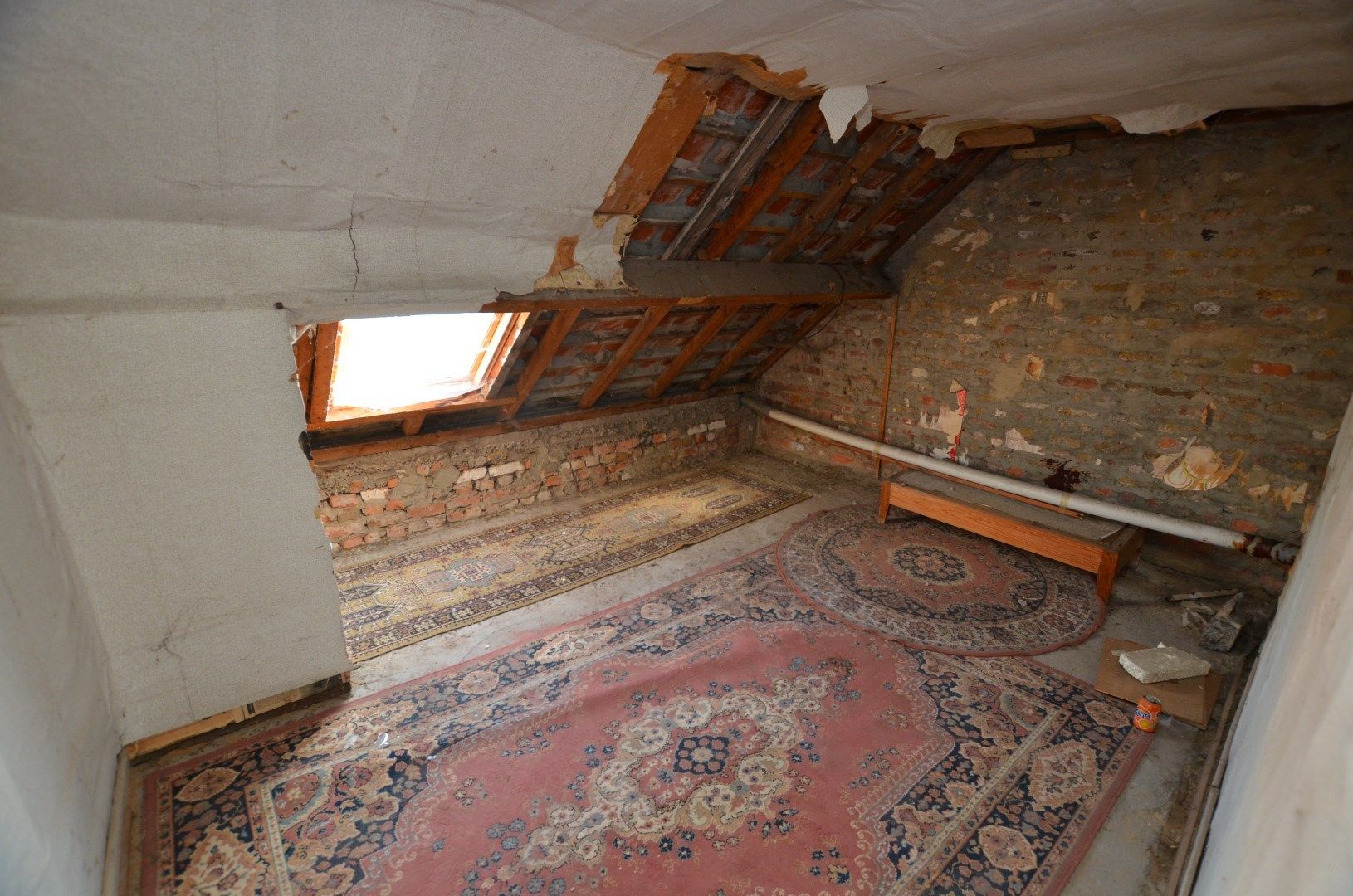 Mooi gelegen te renoveren woonhuis foto 12