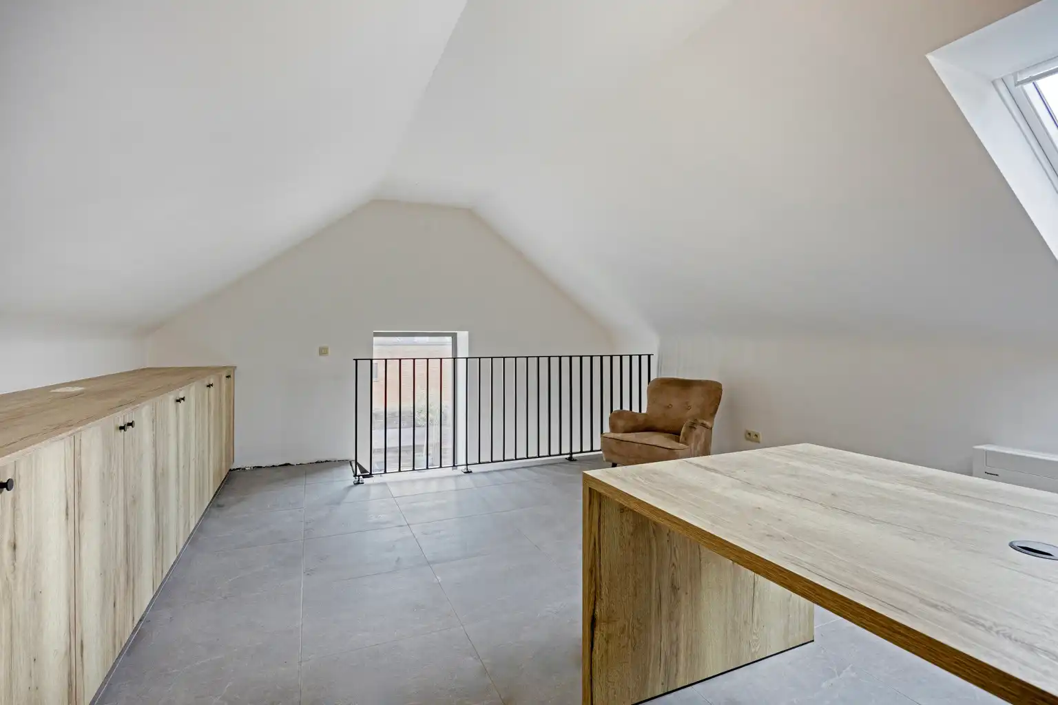 INSTAPKLARE WONING MET BIJGEBOUW EN RUIME GARAGE/LOODS  foto 23