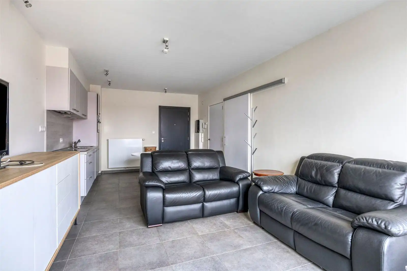 Modern assistentie appartement (1 slaapkamer) te Halle foto 4