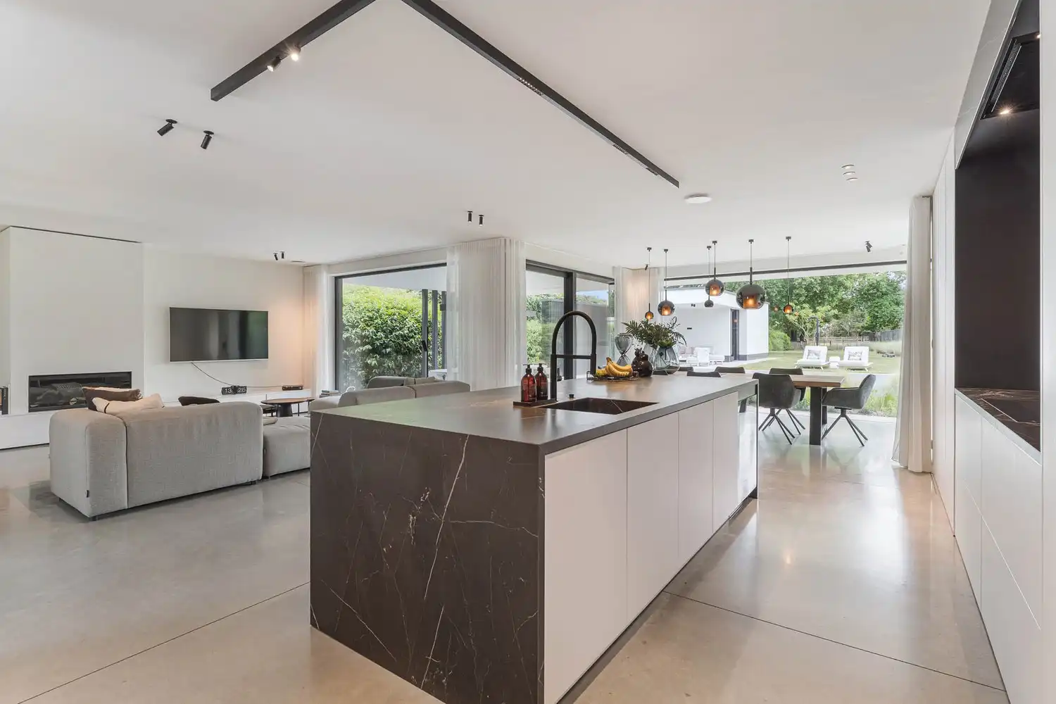 Exclusieve high-end villa met verwarmd zwembad op idyllische toplocatie! foto 12