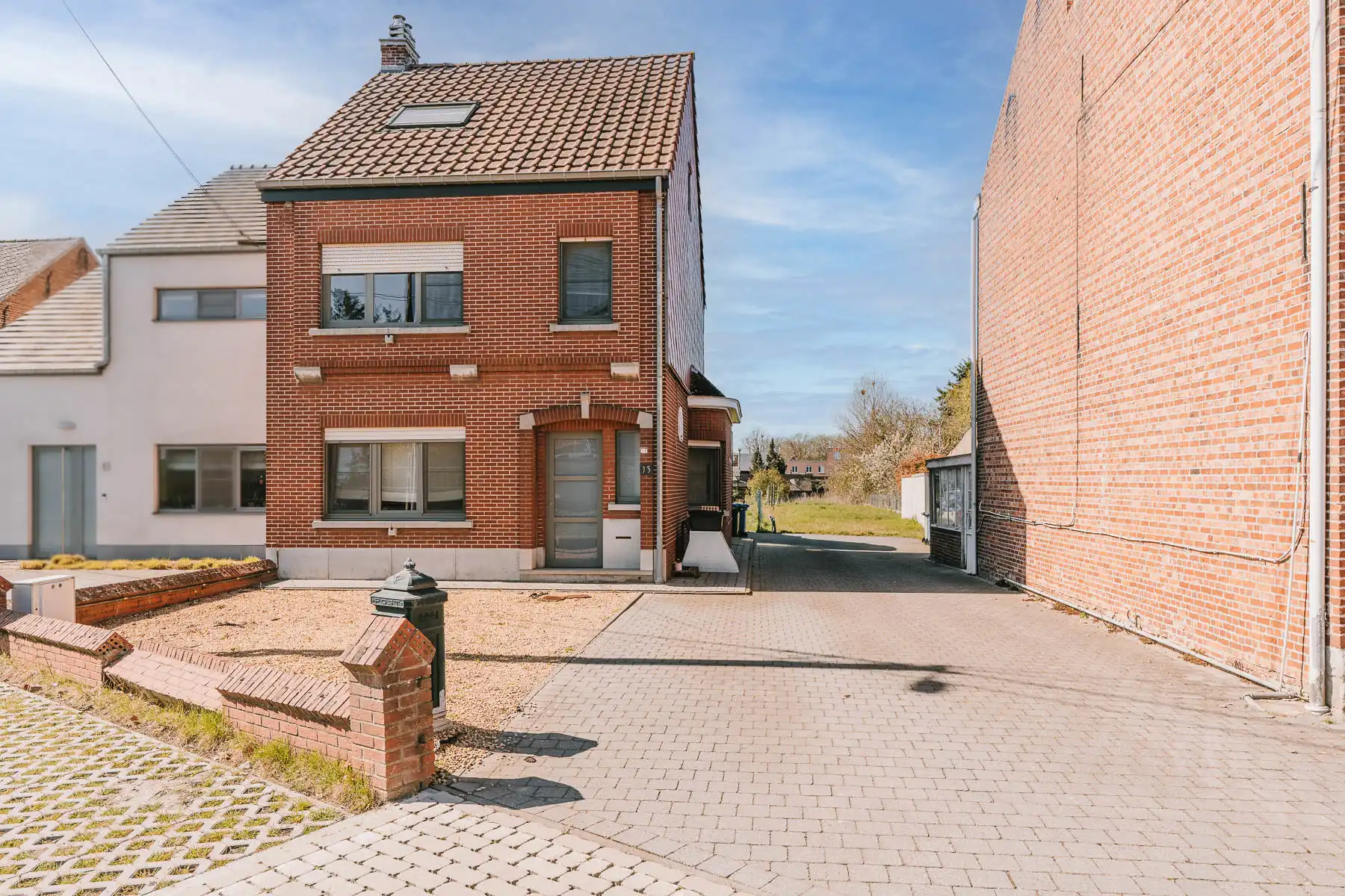 Karaktervolle woning met onderhoudsvriendelijke tuin foto 2