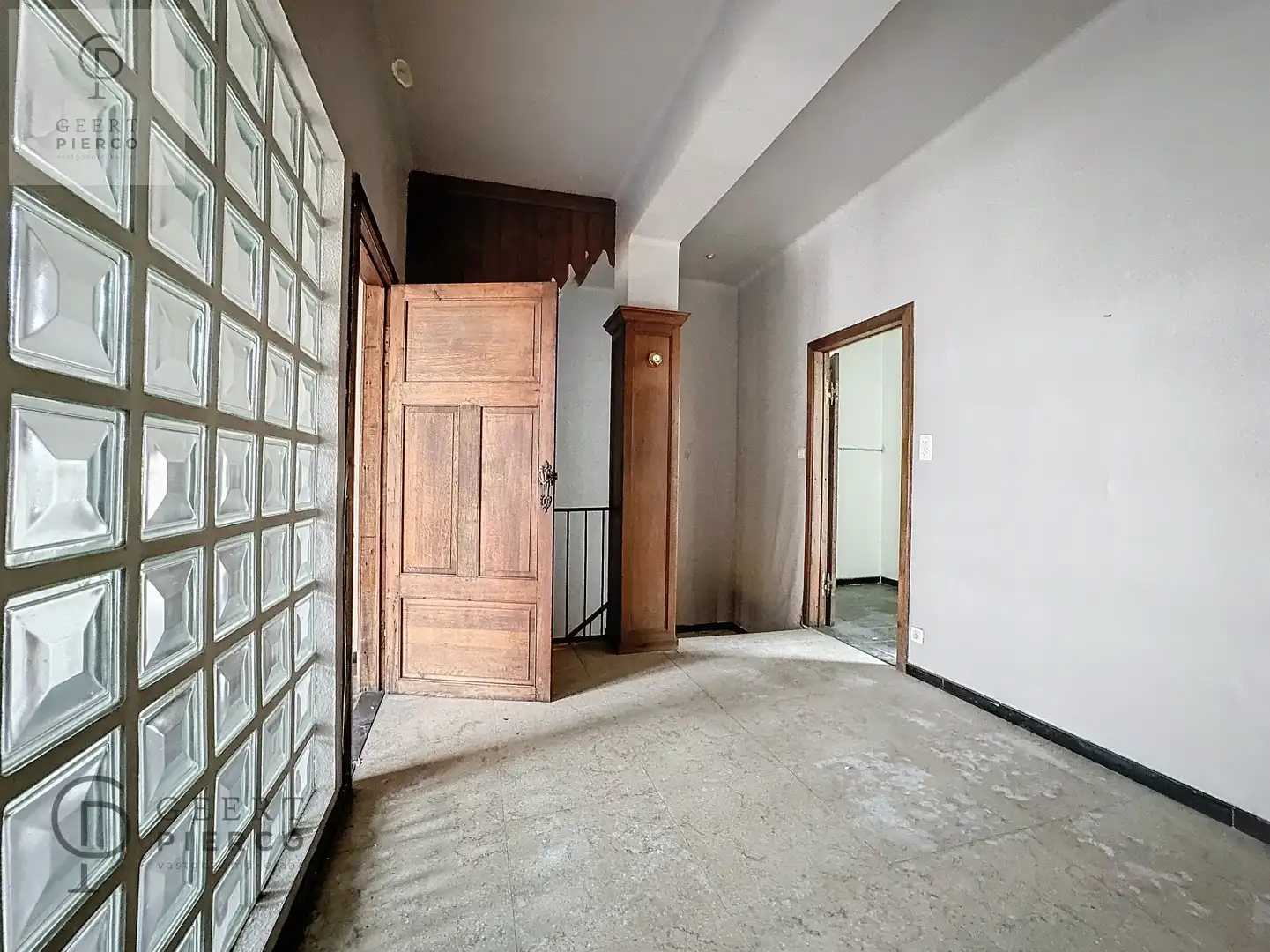 Ruim handelspand met ruim appartement foto 27