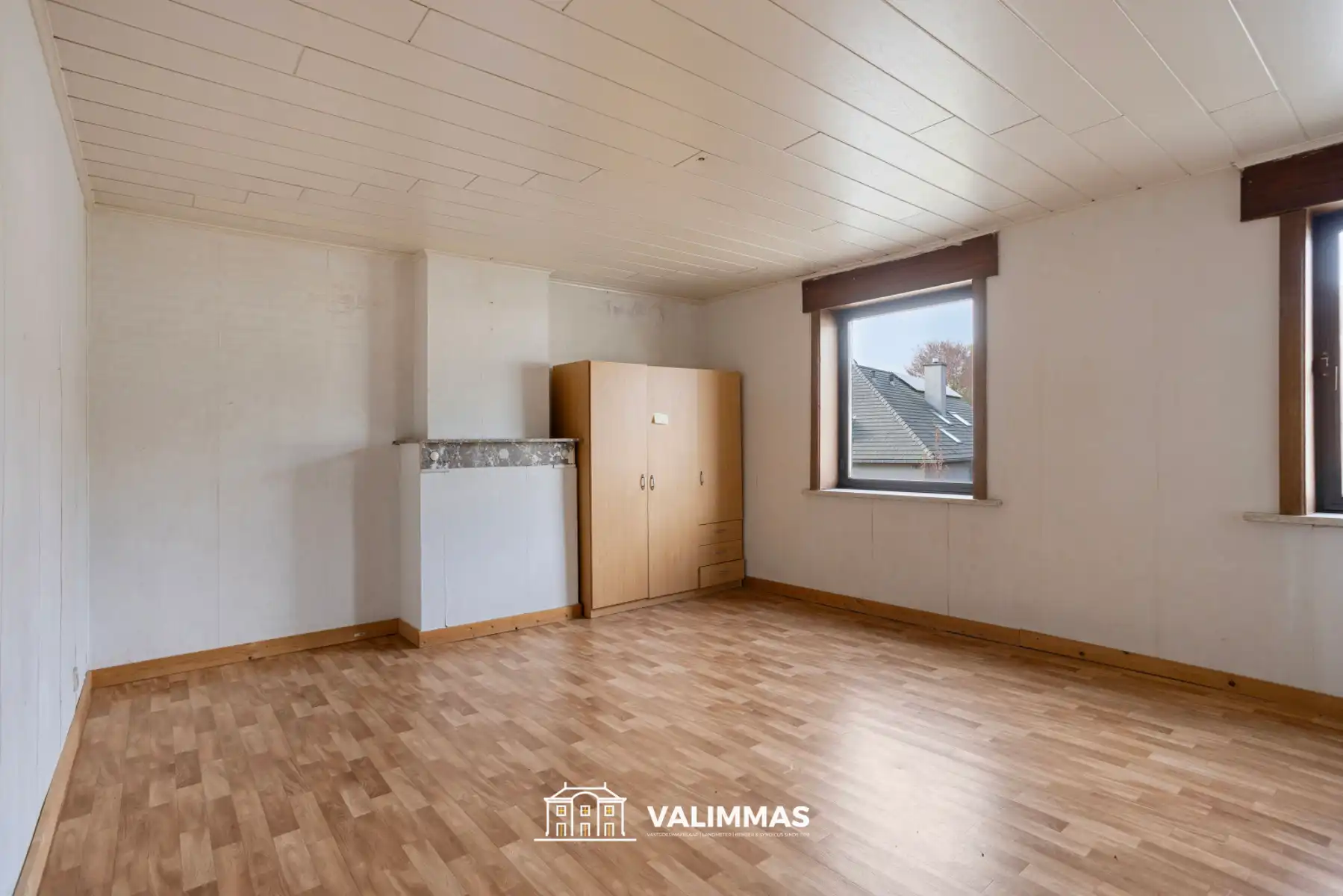 Een driegevelwoning met garage en grote tuin, op ± 26 are ! foto 13