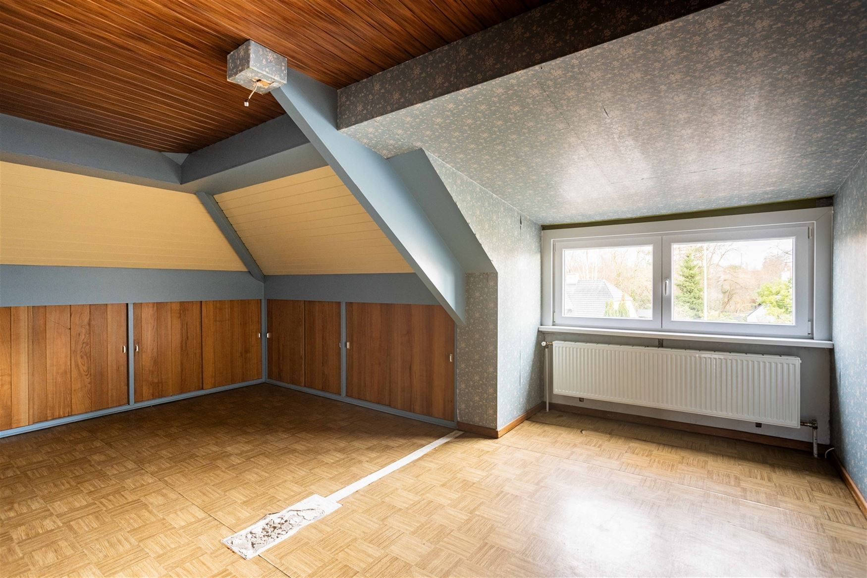 Commercieel gelijkvloers met ruim duplex appartement en grote loods te Merelbeke. foto 23