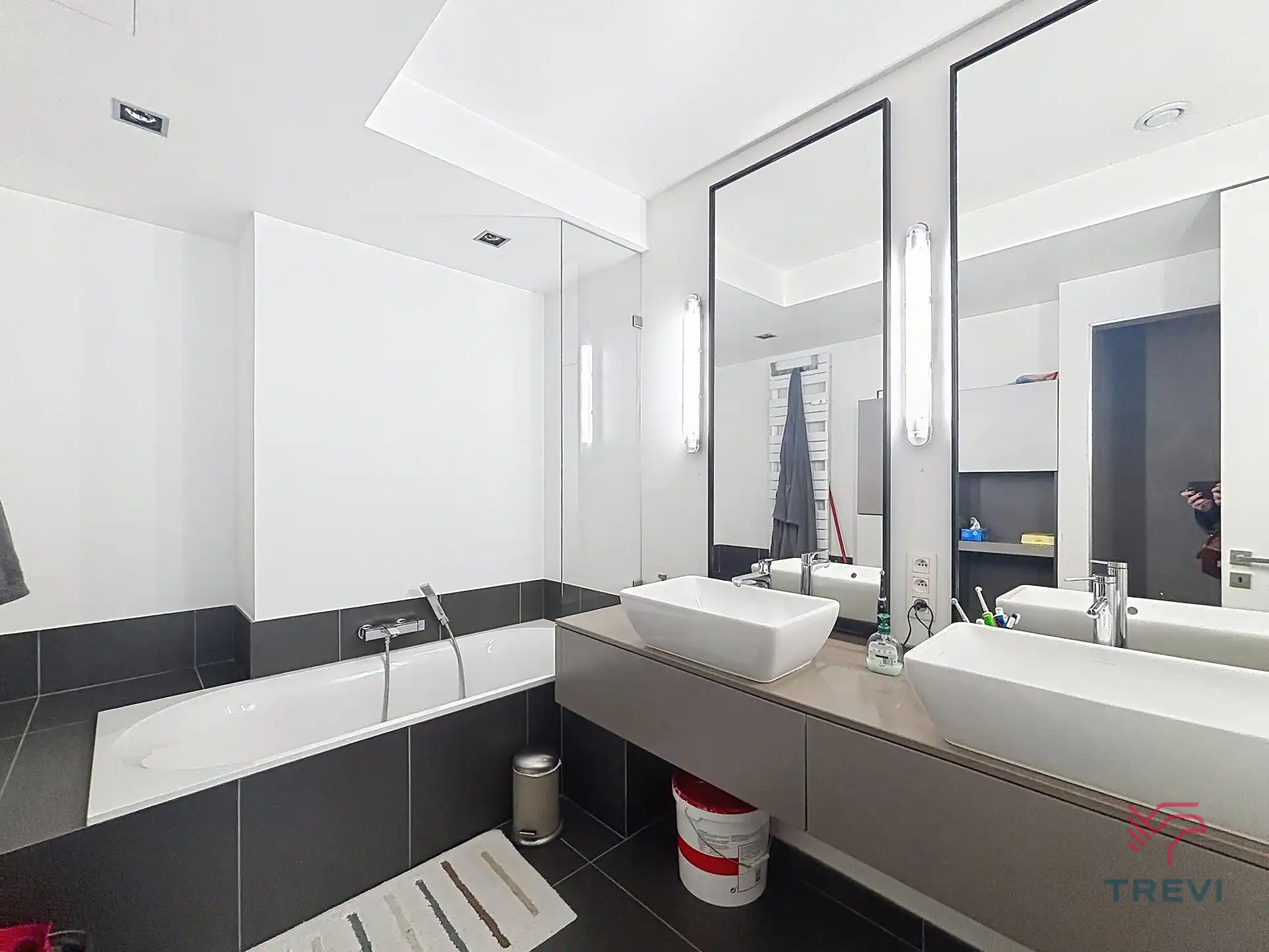 Mooi appartement met 3 slaapkamers + terras + parking foto 11