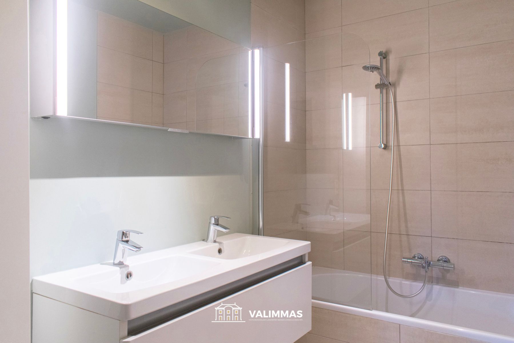 Instapklaar appartement met terras, kelder en event. garage. foto 11