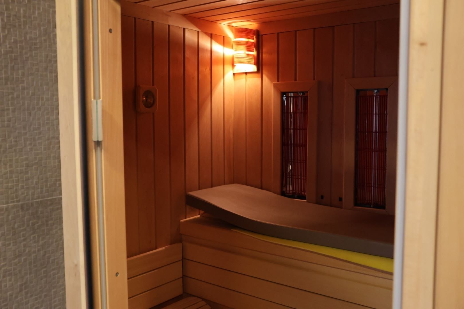 Uniek kantoorgebouw met duplex appartement te koop foto 10