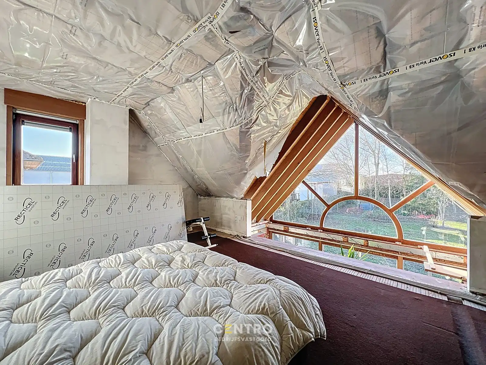 Zeldzame opportuniteit: LOODS/ATELIER 516 m² + ruime ALLEENSTAANDE woning 250 m² op rustig bedrijventerrein vlakbij Roeselare (EPC: A) ! foto 25