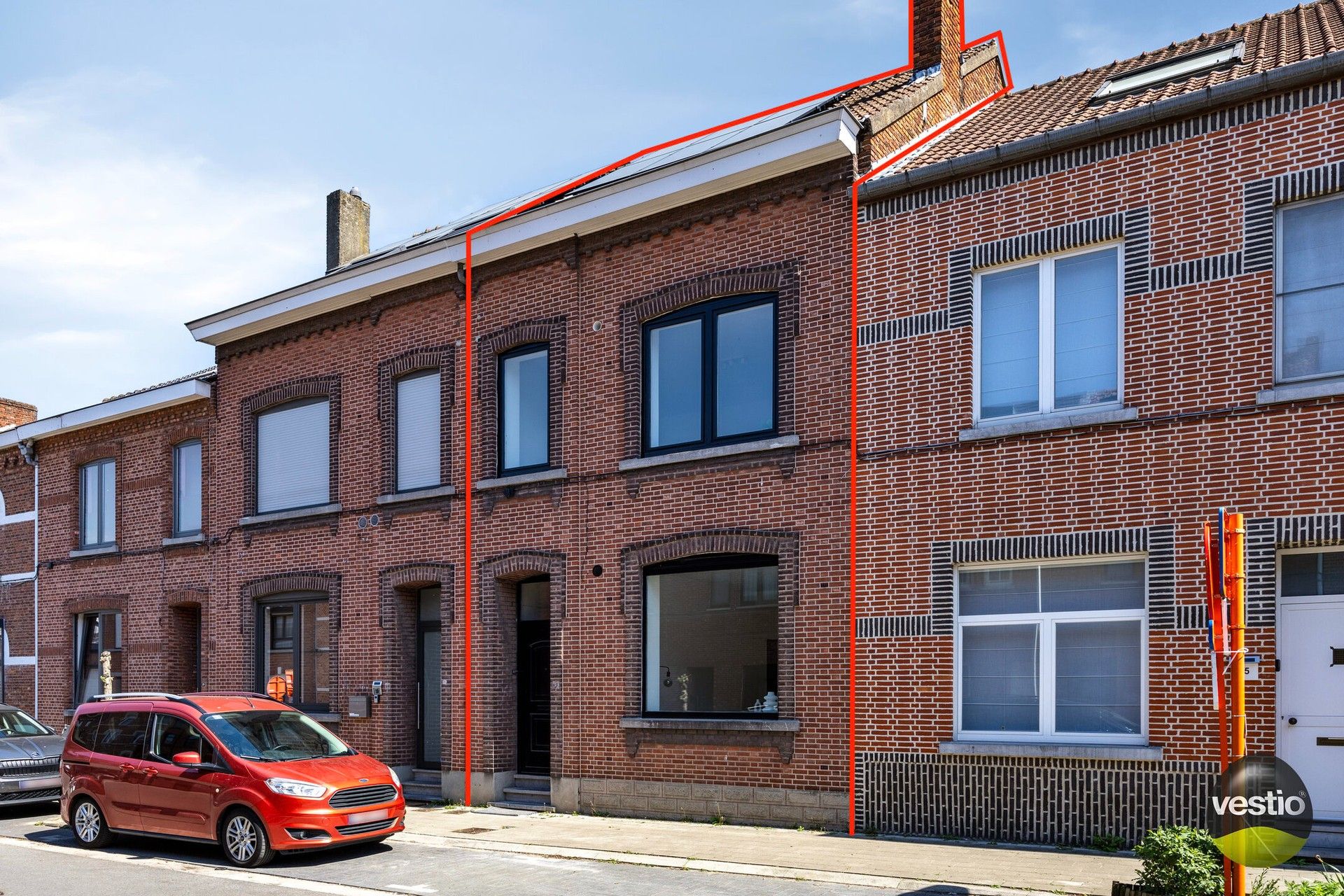 TOTAAL GERENOVEERDE WONING MET 3 SLAAPKAMERS EN STADSTUIN IN CENTRUM HASSELT foto 2
