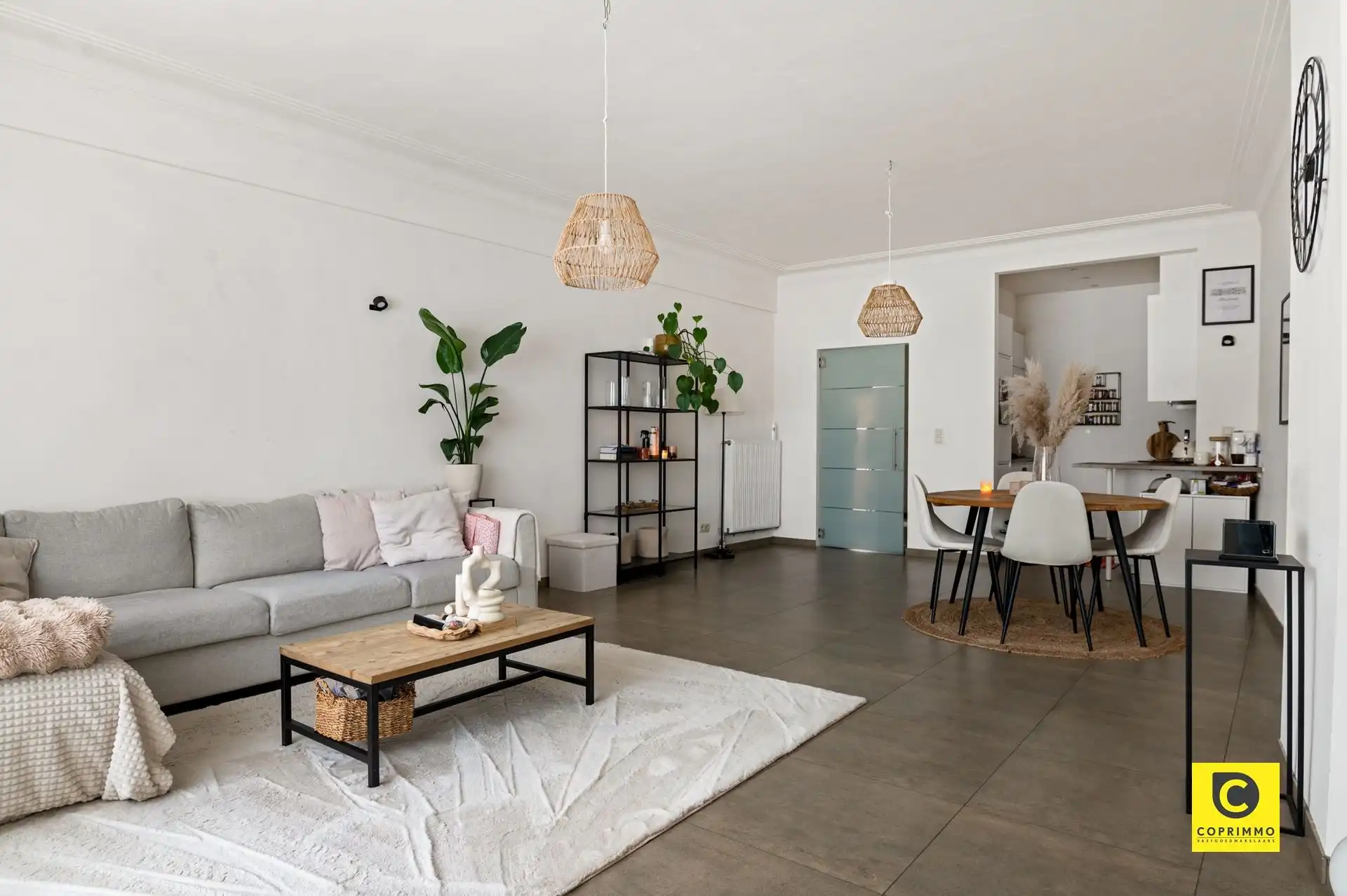 Instapklaar GLV app. met 2 slpks en groot terras! foto 2