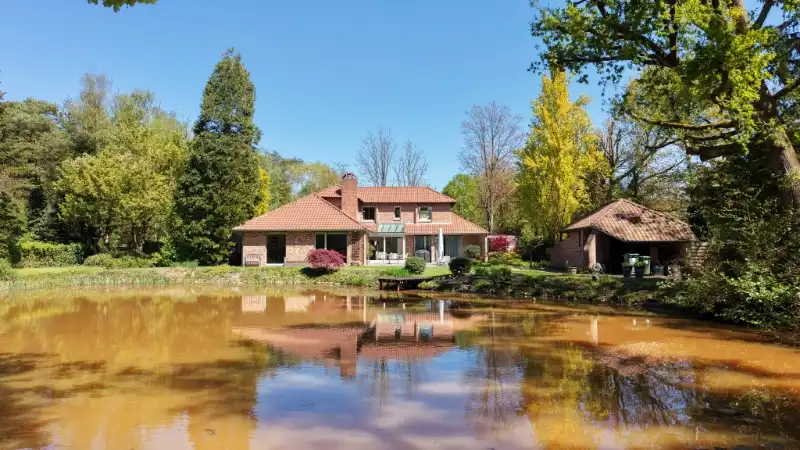 Exclusief gelegen villa van 345m² op 30 are met grote vijver foto 25