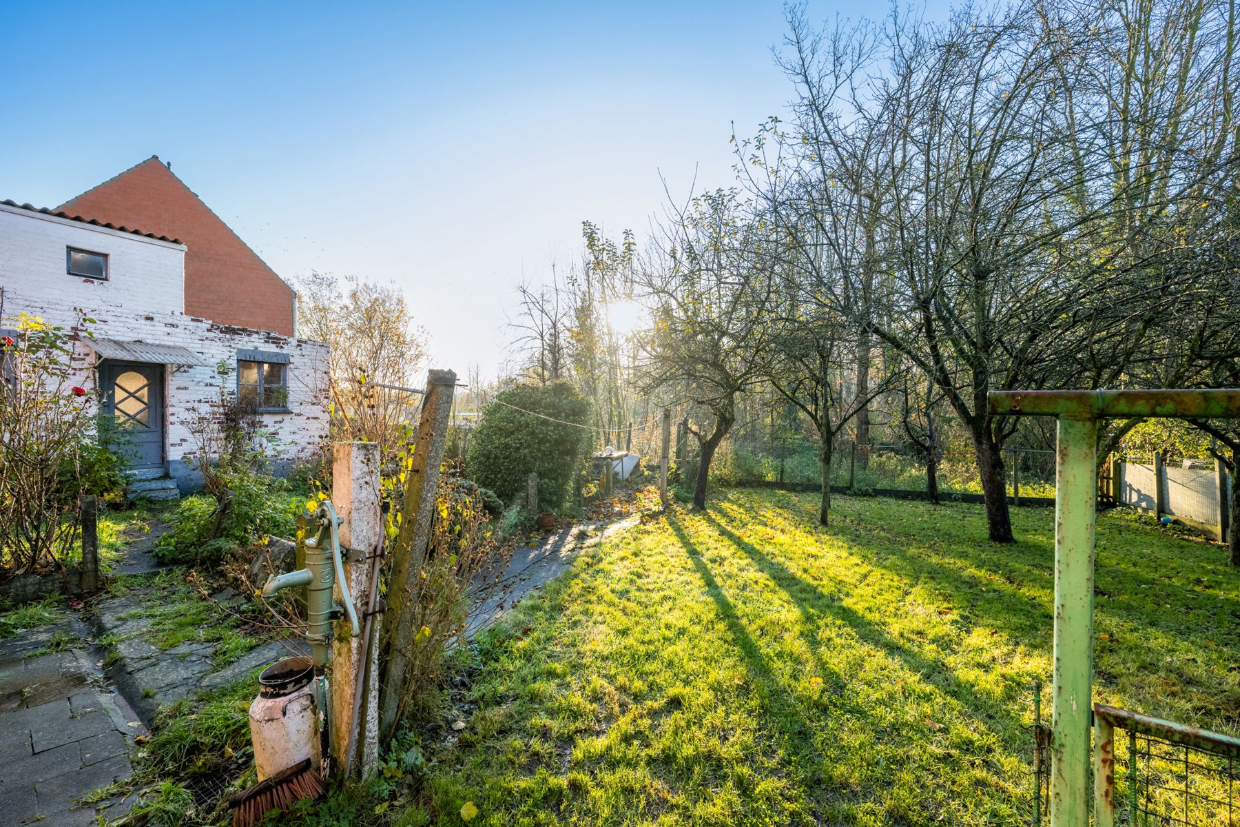 LANDELIJK GELEGEN WONING MET BIJGEBOUW foto 2