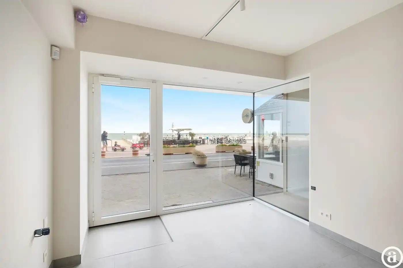 Instapklare handelsruimte op een toplocatie aan de Zeedijk van Knokke. foto 4