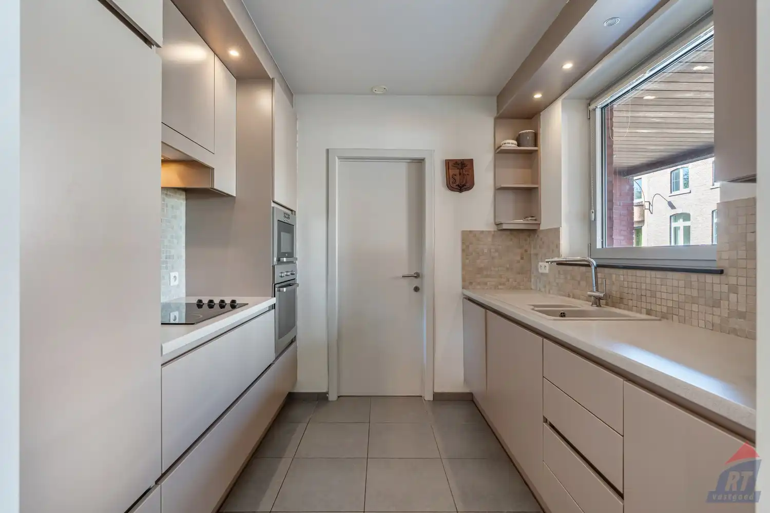 Ruime duplex met 2 slaapkamers, 2 terrassen en autostaanplaats op topligging in Sint-Truiden foto 7