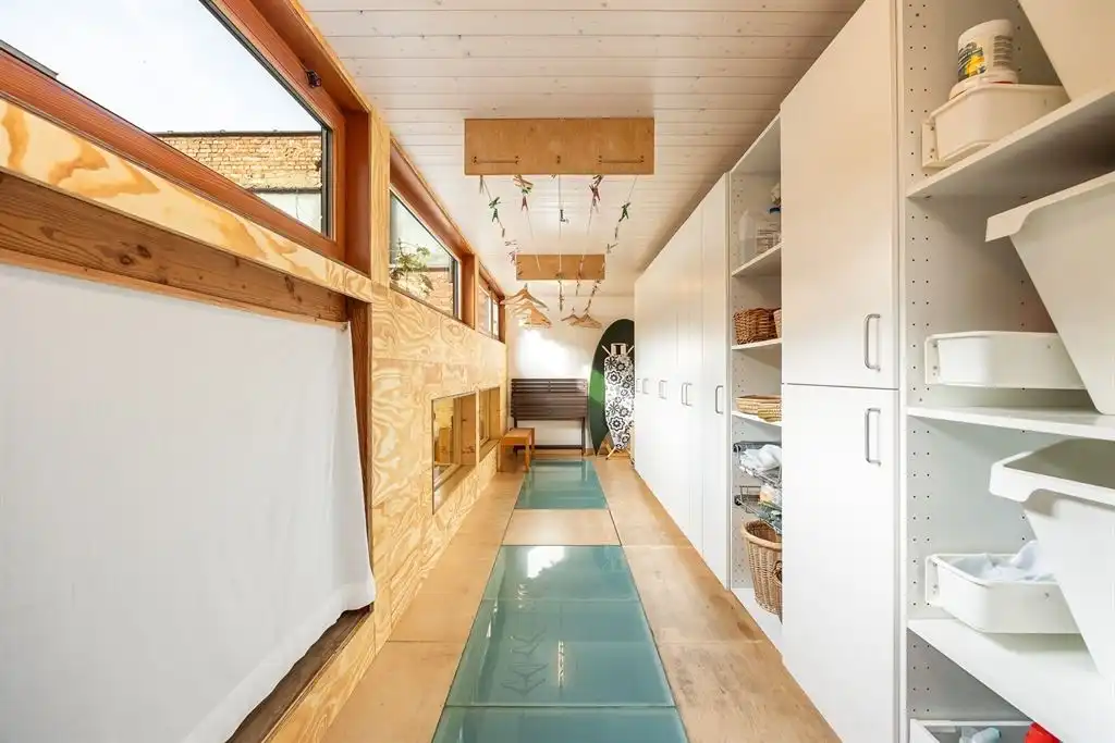Ruime woning met dakterras en atelier foto 8