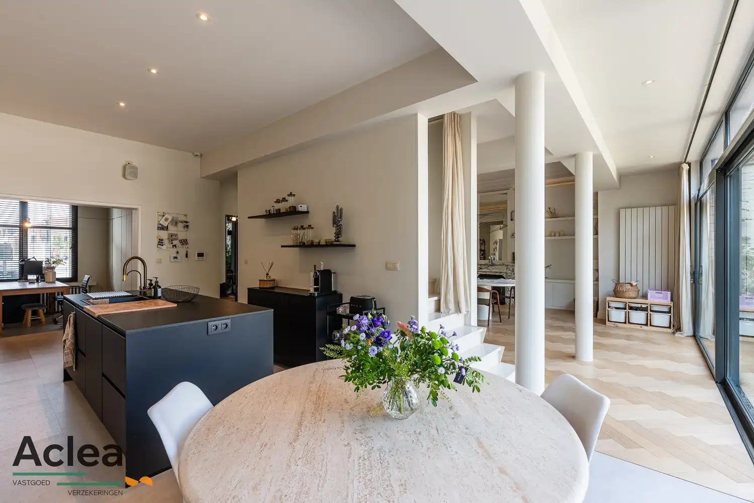 Statige herenwoning met authentieke grandeur aan het Plein in Kaprijke foto 6