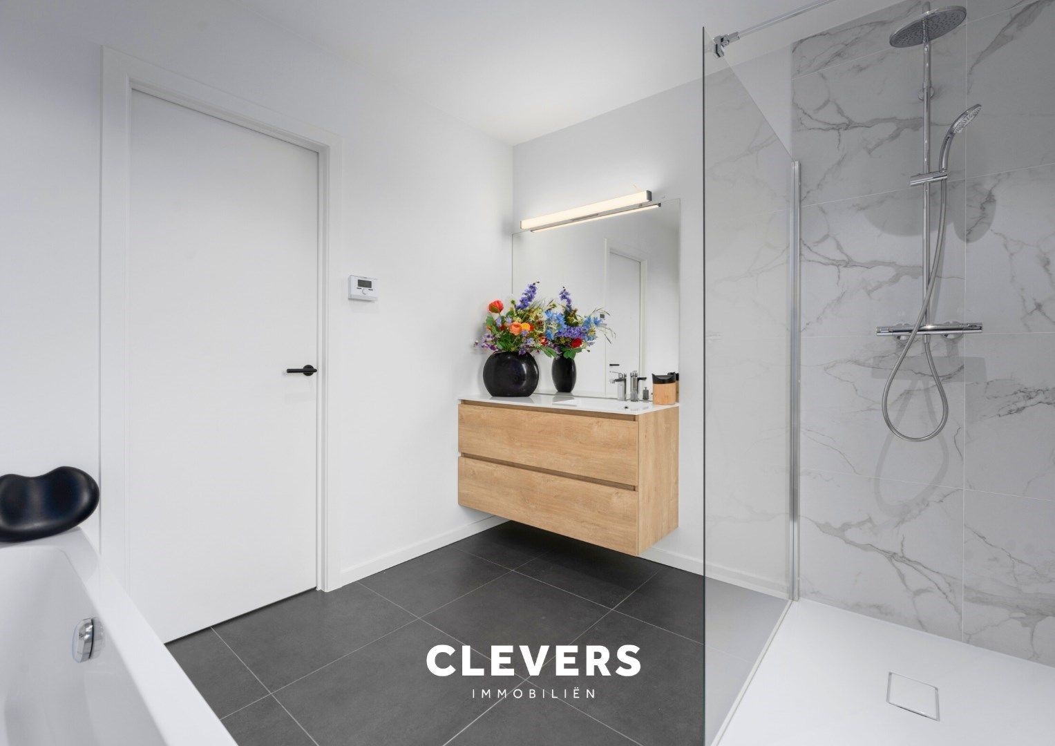 Luxueuze, moderne villa in rustige residentiële omgeving foto 20