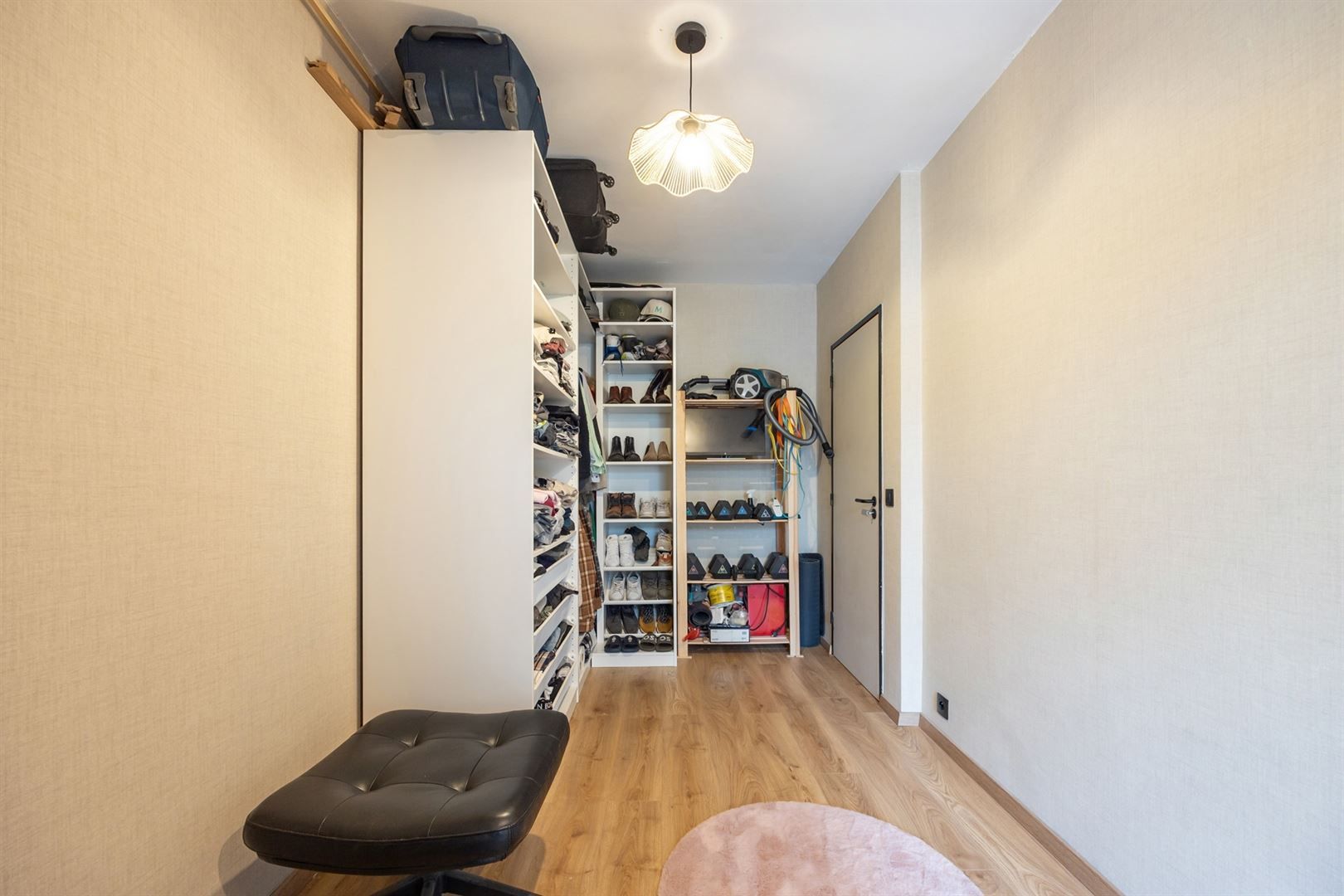Gerenoveerd appartement (2024) met veranda foto 10