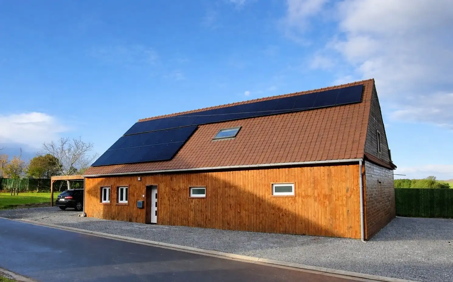 In het landelijke Roborst, een deelgemeente van Zwalm in de prachtige Vlaamse Ardennen, bevindt zich deze ruime en volledig gerenoveerde woning op een perceel van 1.143 m².  foto 4