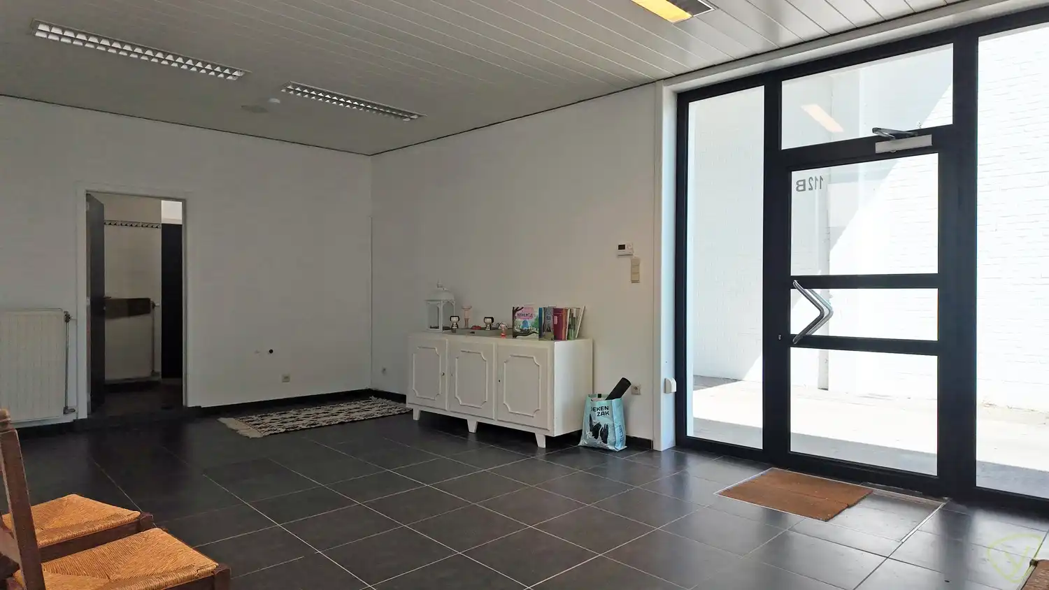 Gunstig gelegen handelsruimte tekoop in het centrum van Eeklo! foto 5