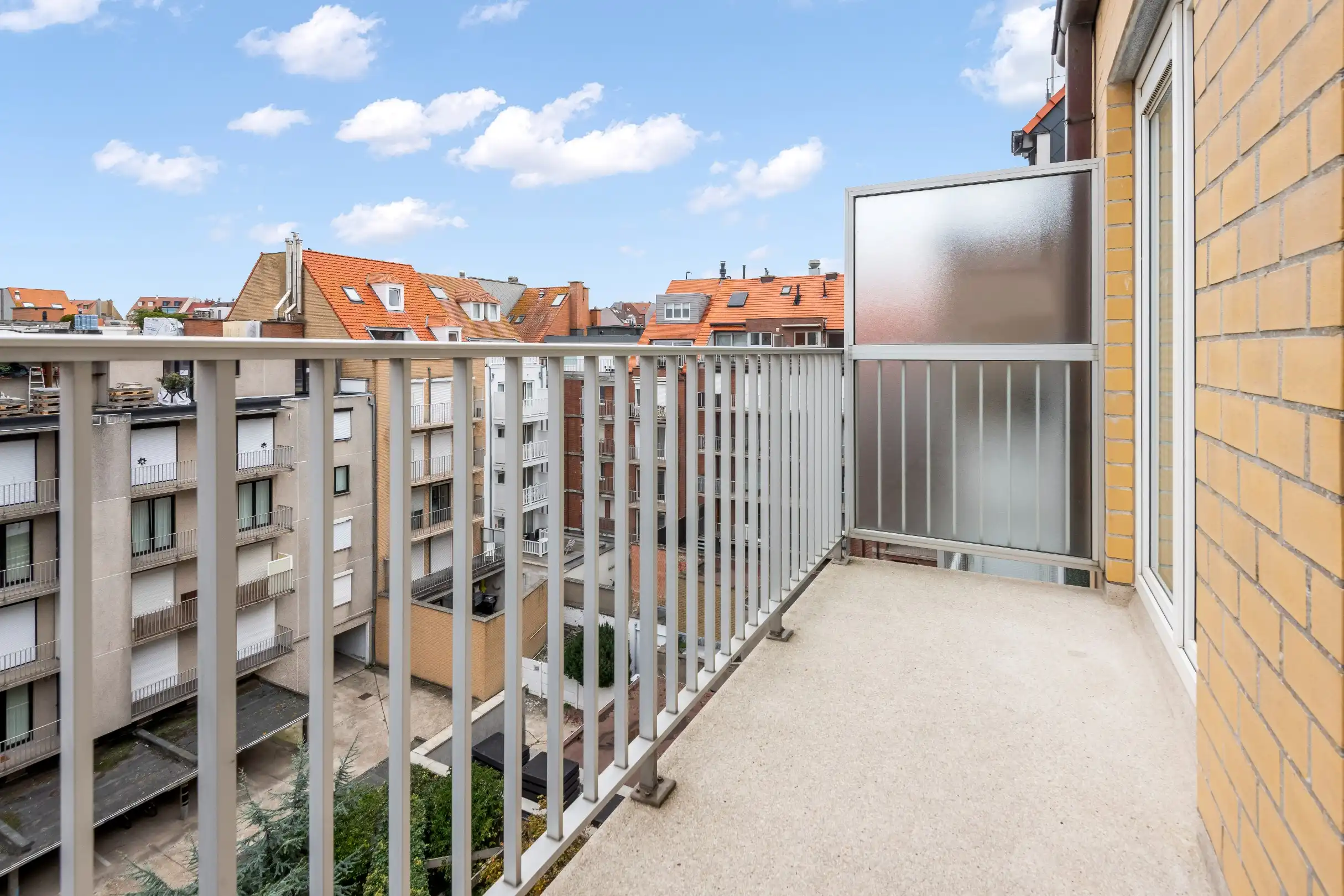 Aangenaam appartement gelegen in een kleine residentie op de Lippenslaan vlakbij de Zeedijk. foto 17